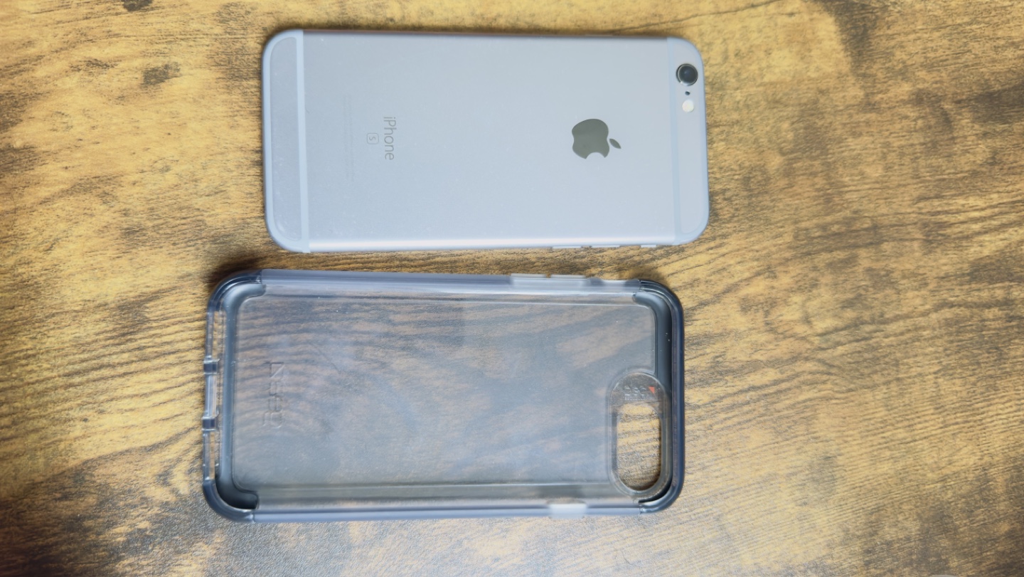 iPhone 6s - Space Grey - 32GB - With Case - photo 3