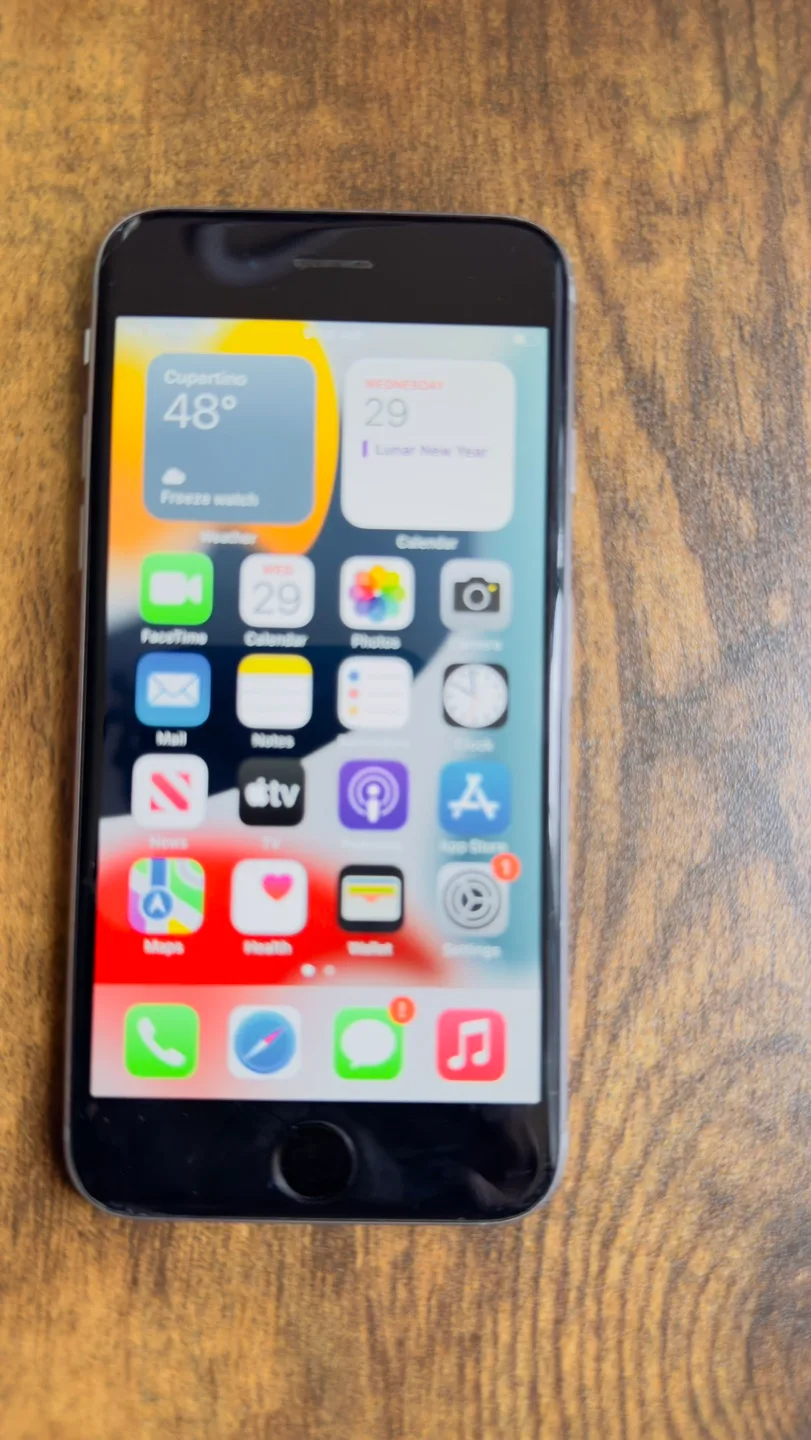 iPhone 6s - Space Grey - 32GB - With Case