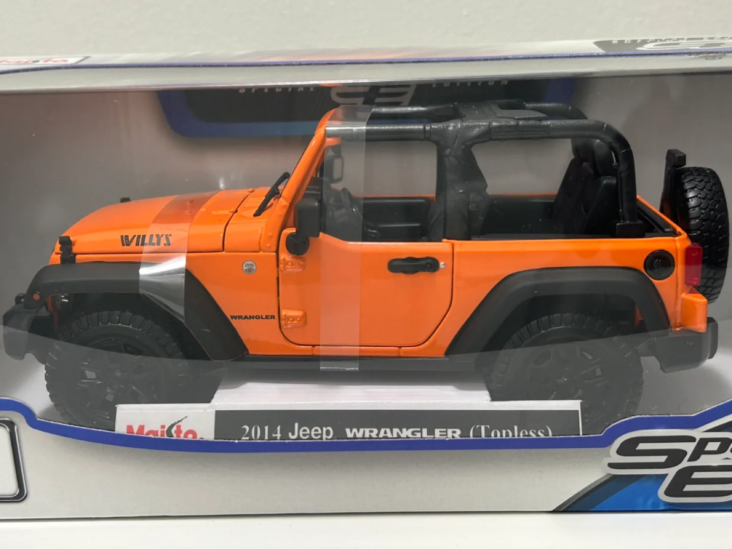 1:18 Die Cast Model 2014 Jeep Wrangler image indicator(2)