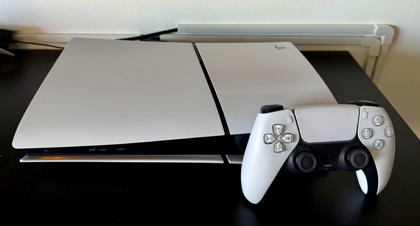 PlayStation 5 Slim Digital Console (Like New) - photo 2