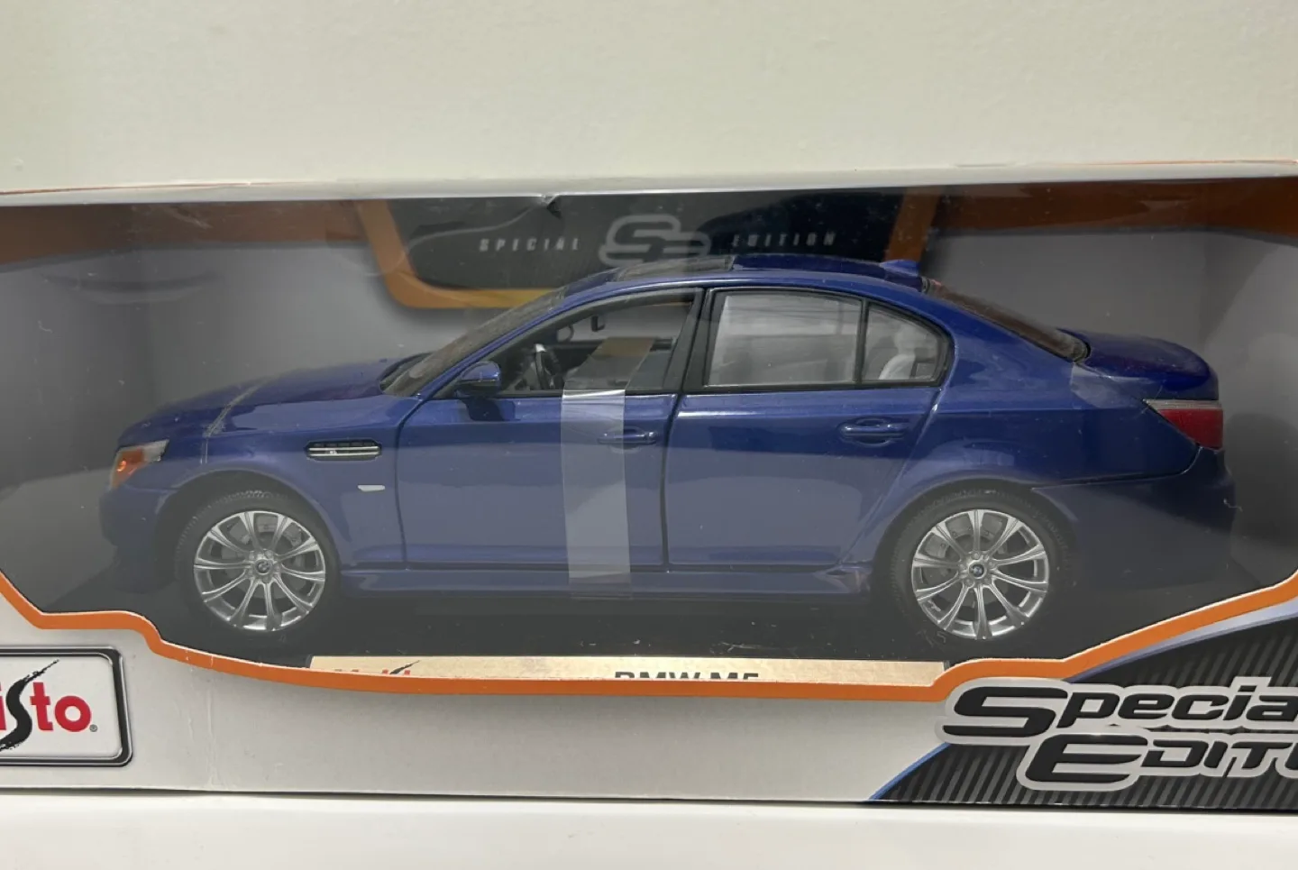 Maisto 1:18 Die Cast Model BMW M5 image indicator(2)