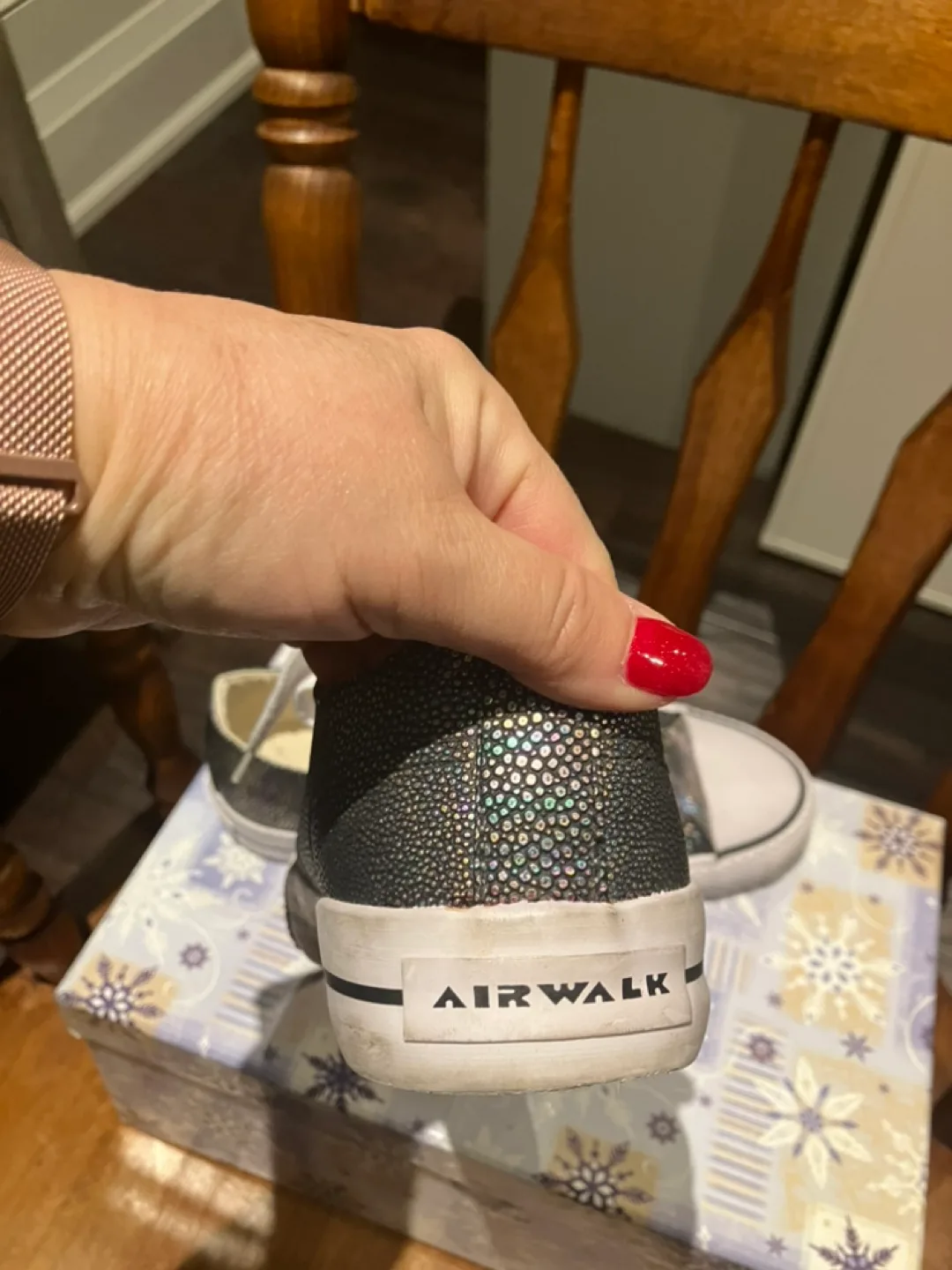 Airwalk Glitter Low-Top Sneakers - Size 7½ image indicator(3)