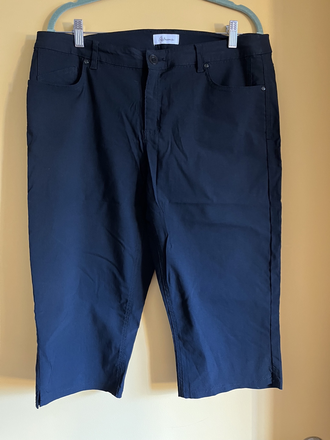 Reitmans Women's Size 15 Black Capri Pants