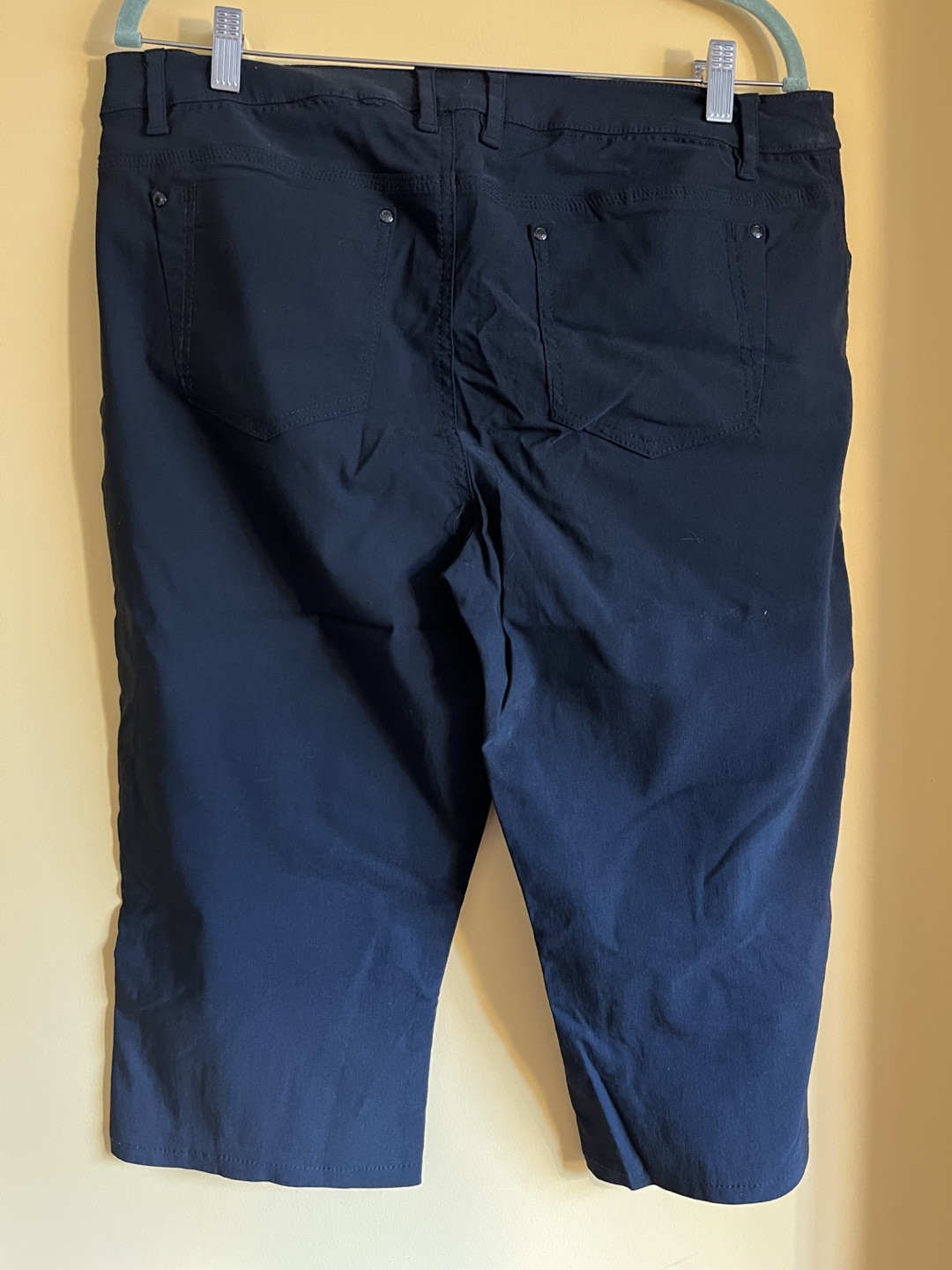 Reitmans Women's Size 15 Black Capri Pants - photo 3