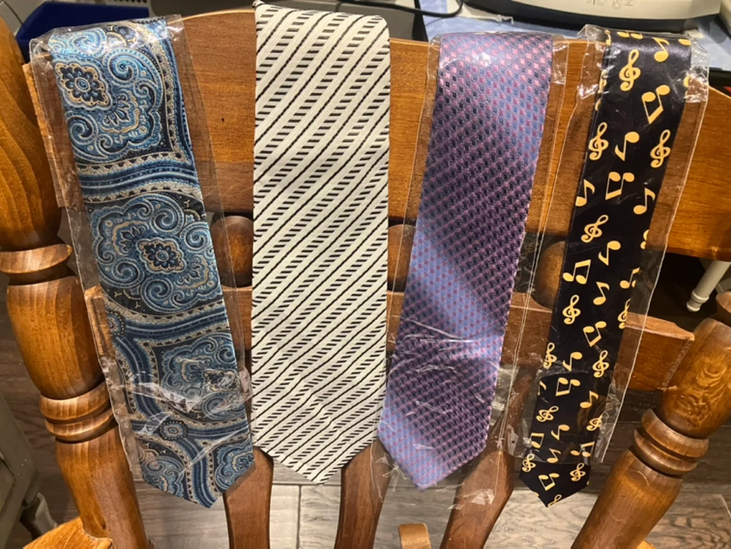 Men's 100% Silk Neckties - Various Patterns & Colours image indicator(2)