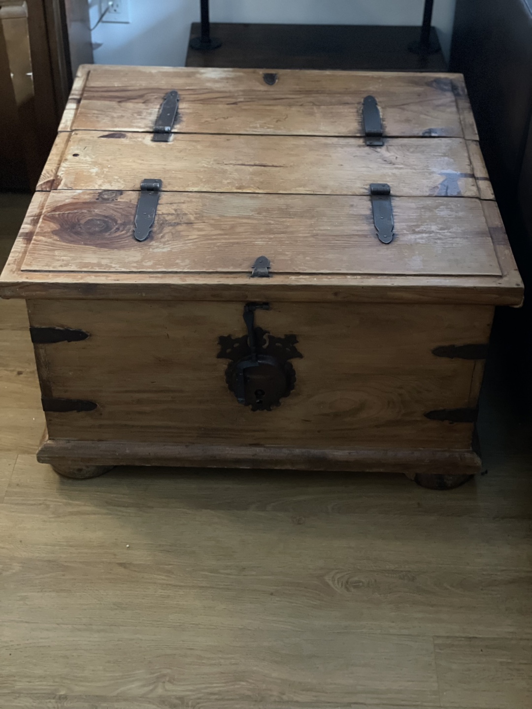 Vintage Wooden Trunk Coffee Table - photo 2