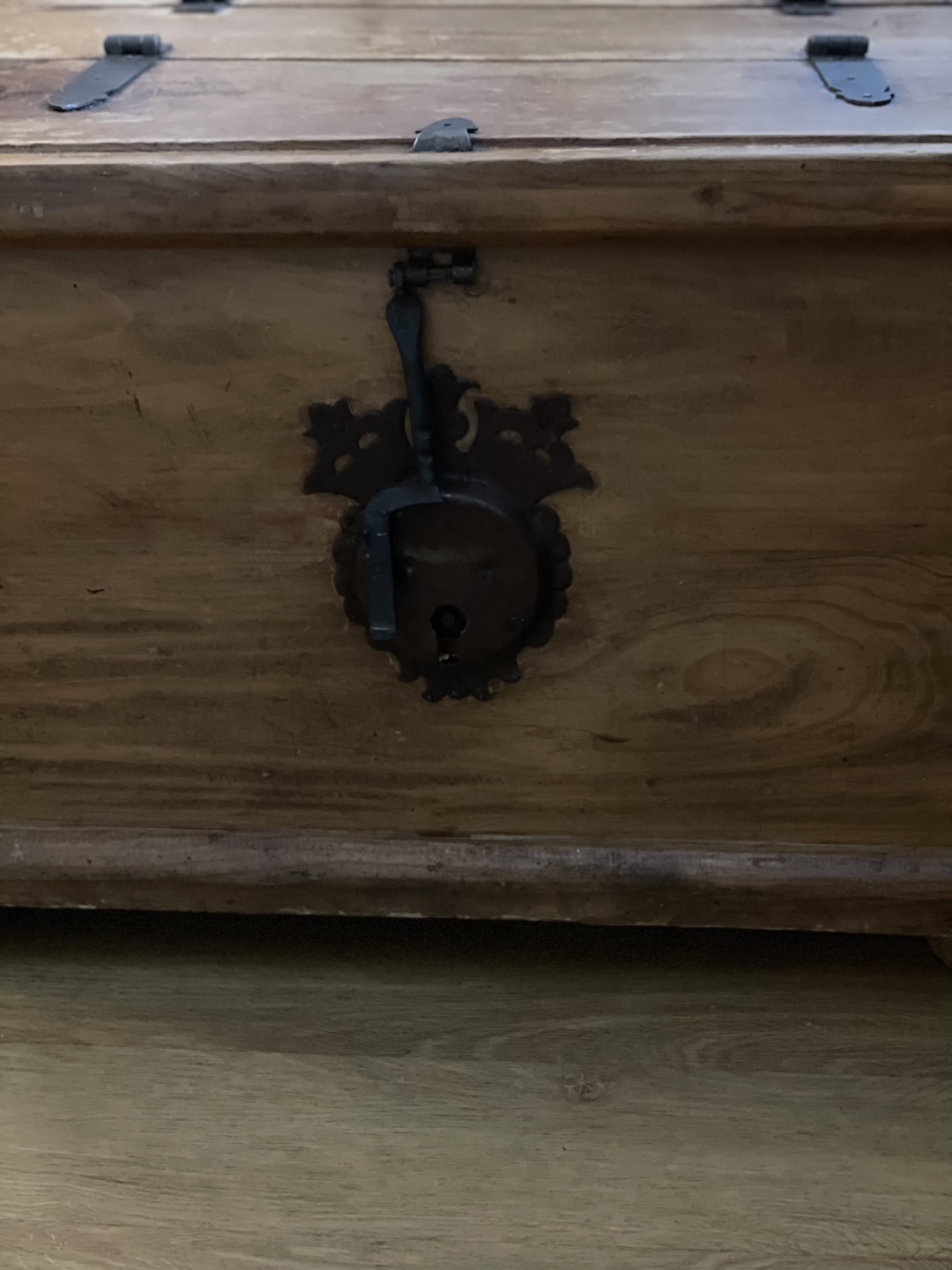 Vintage Wooden Trunk Coffee Table - photo 4