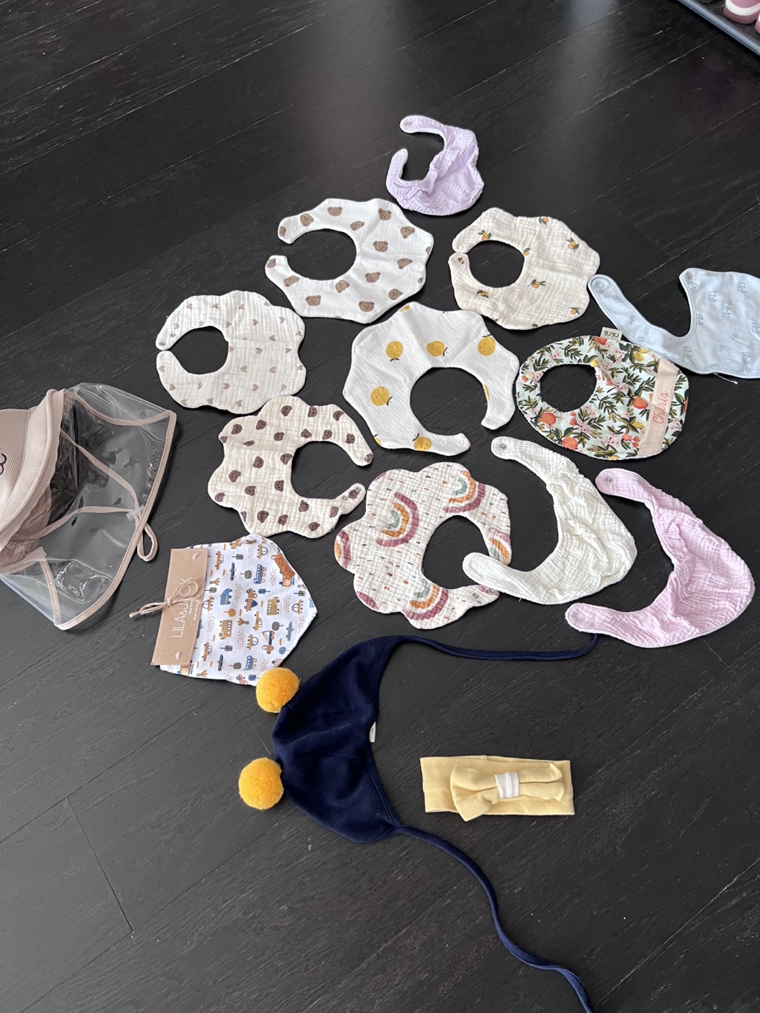 Bundle of baby bibs + bonus items! - photo 4