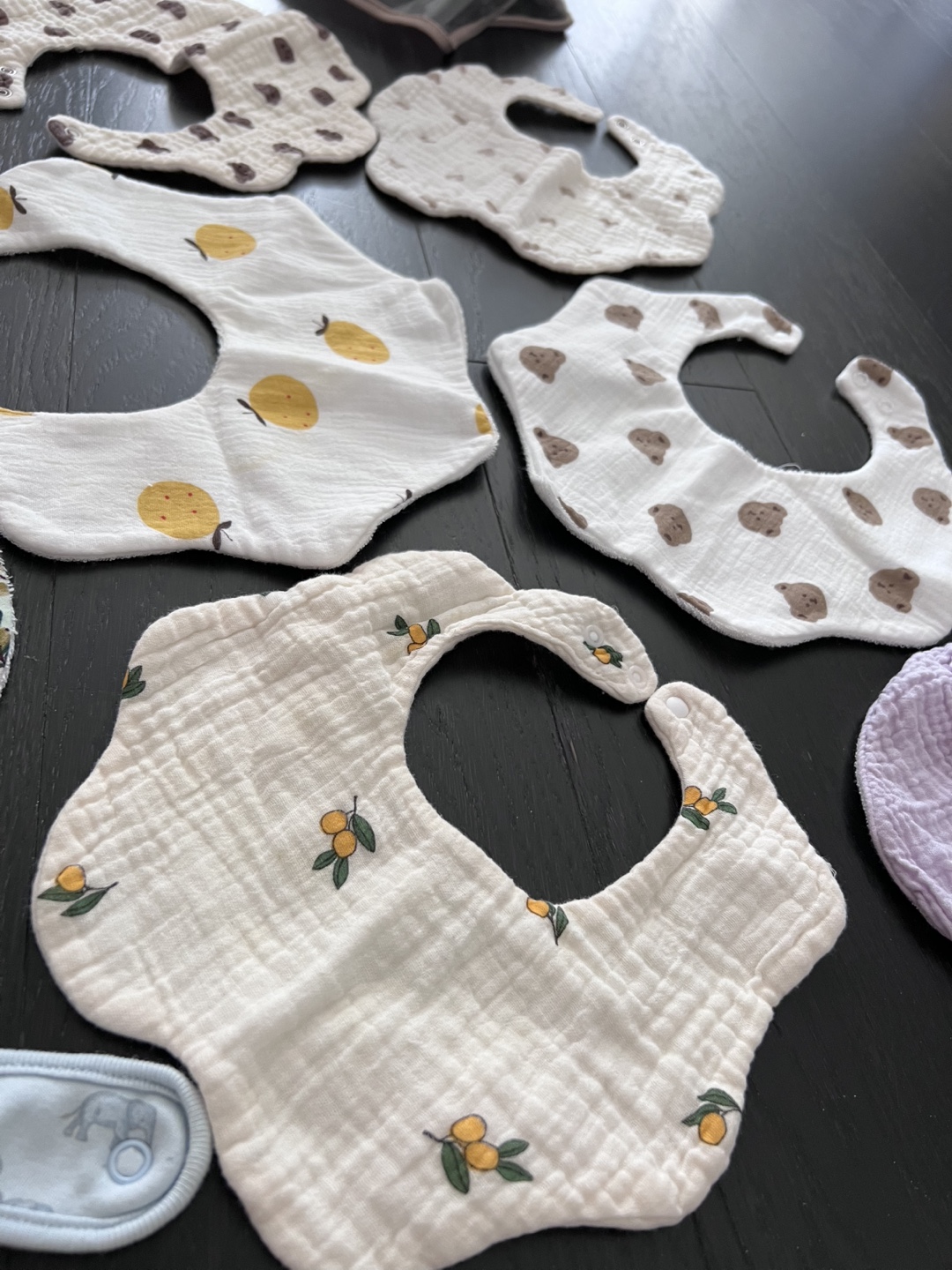 Bundle of baby bibs + bonus items! - photo 2