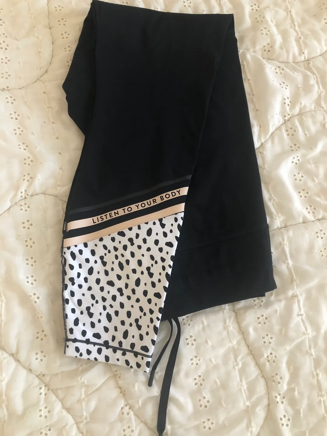 SDX WFA Black & White Leggings and Sweatshirt image indicator(2)