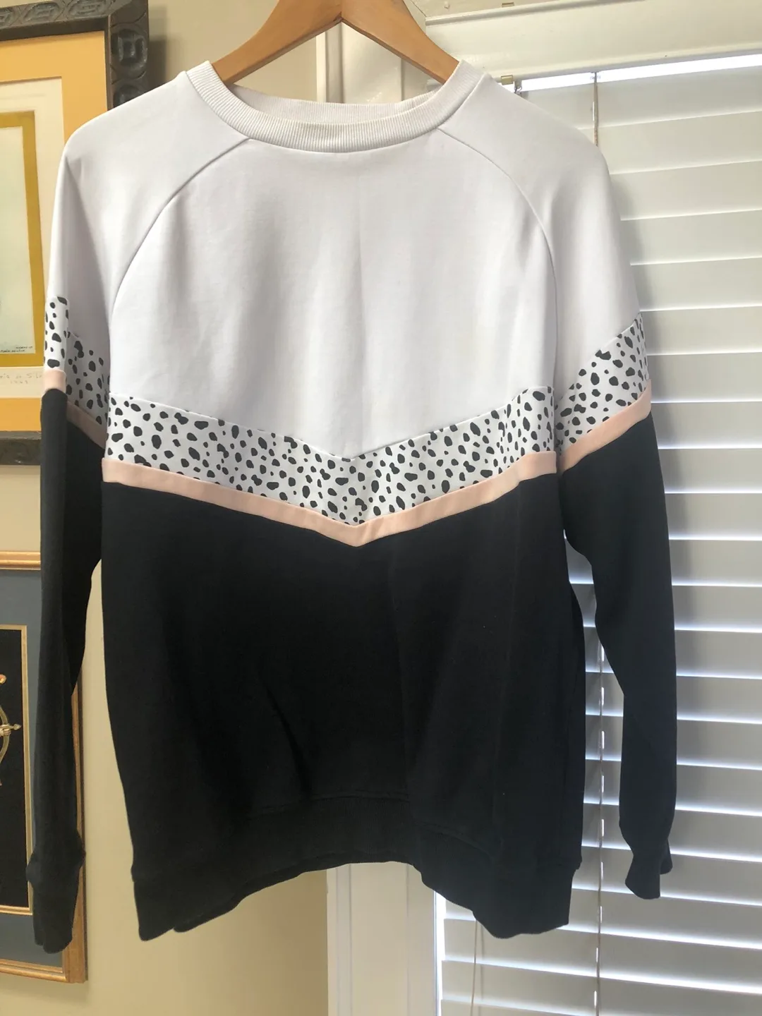 SDX WFA Black & White Leggings and Sweatshirt image indicator(3)