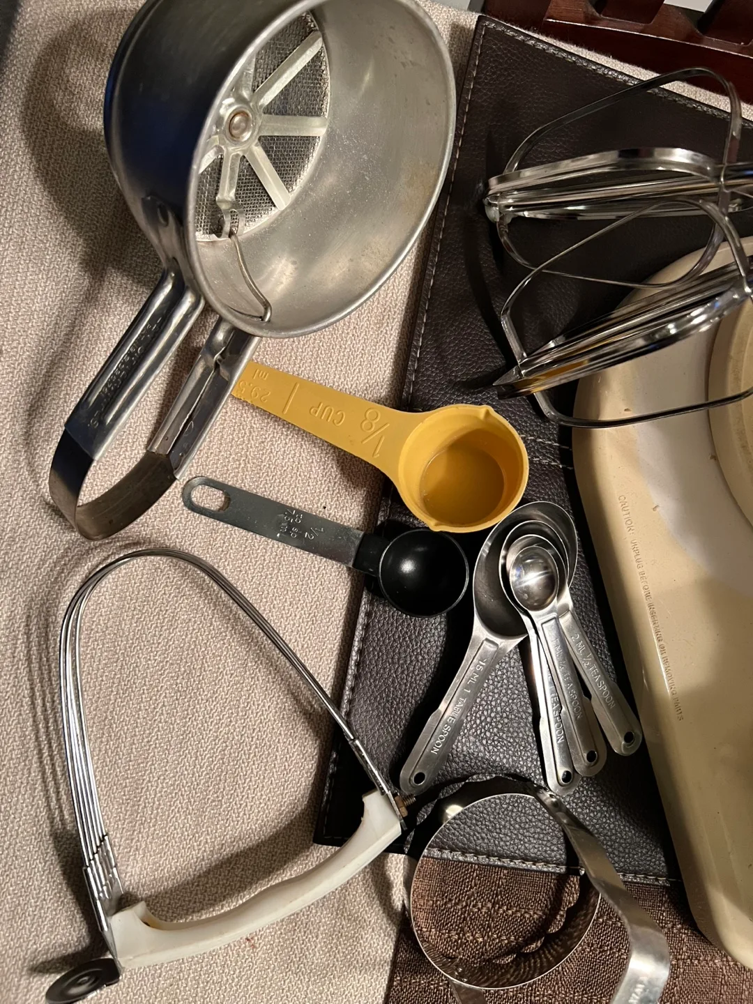 Sunbeam Mixmaster Electronic Stand Mixer with Attachments image indicator(2)