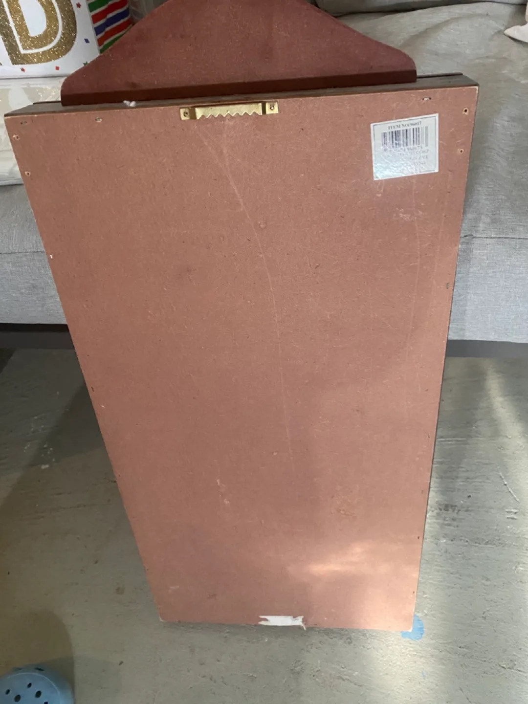 Wall-mounted curio display case image indicator(2)