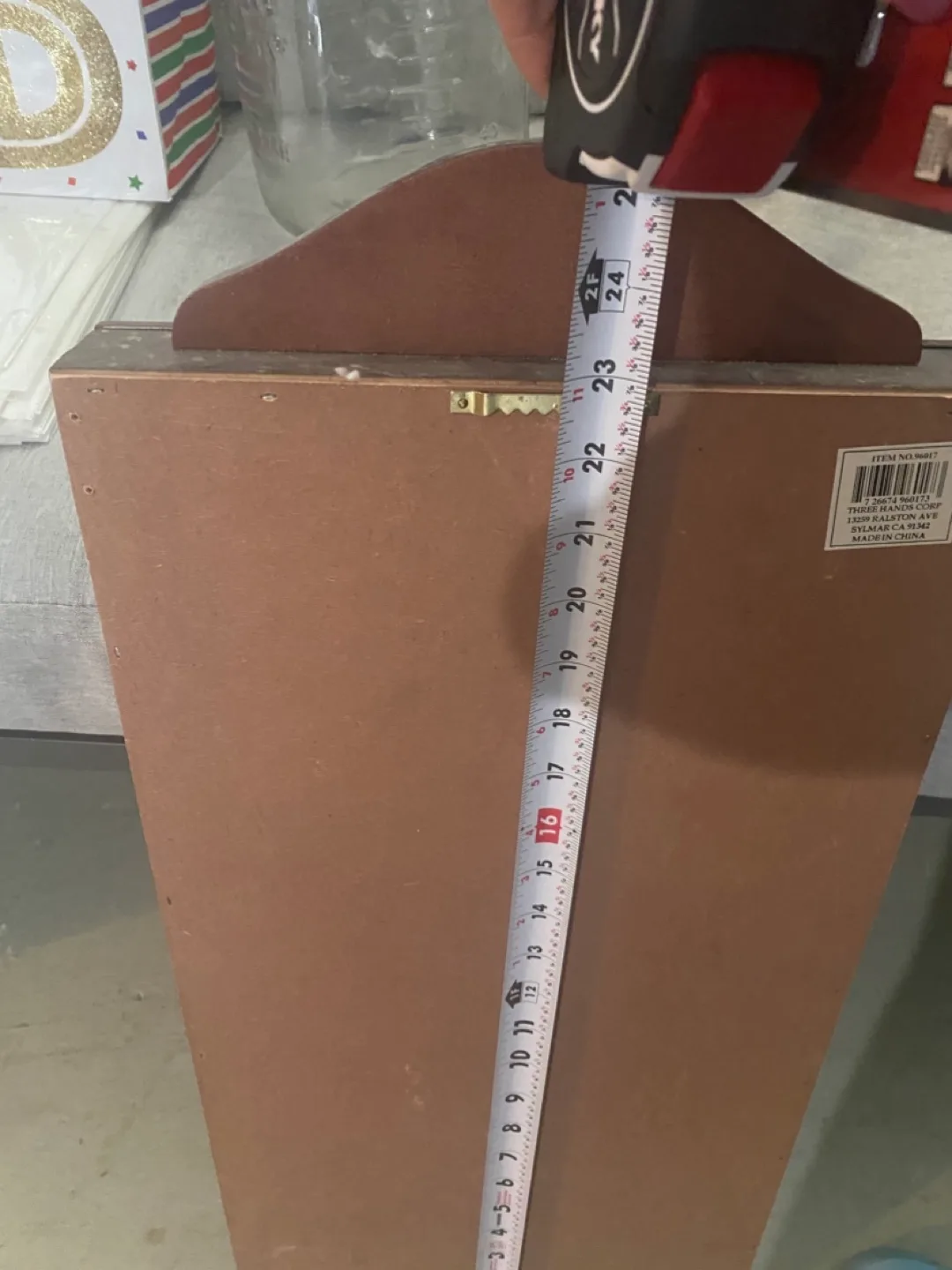 Wall-mounted curio display case image indicator(4)