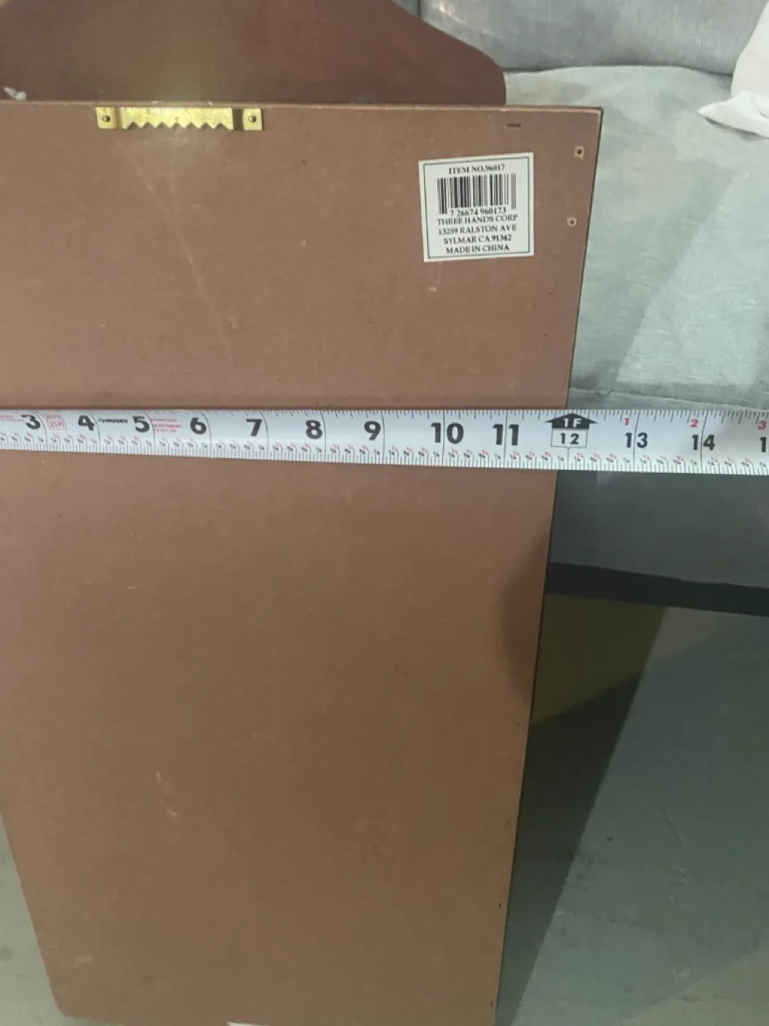 Wall-mounted curio display case image indicator(5)