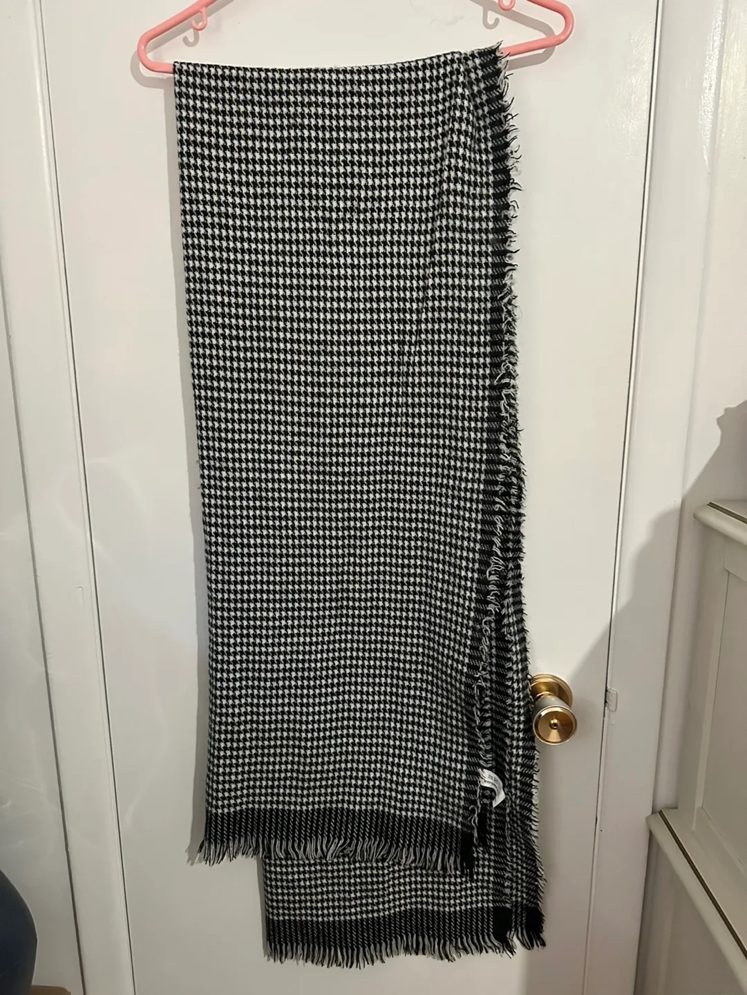 Black and White Houndstooth Scarf image indicator(2)