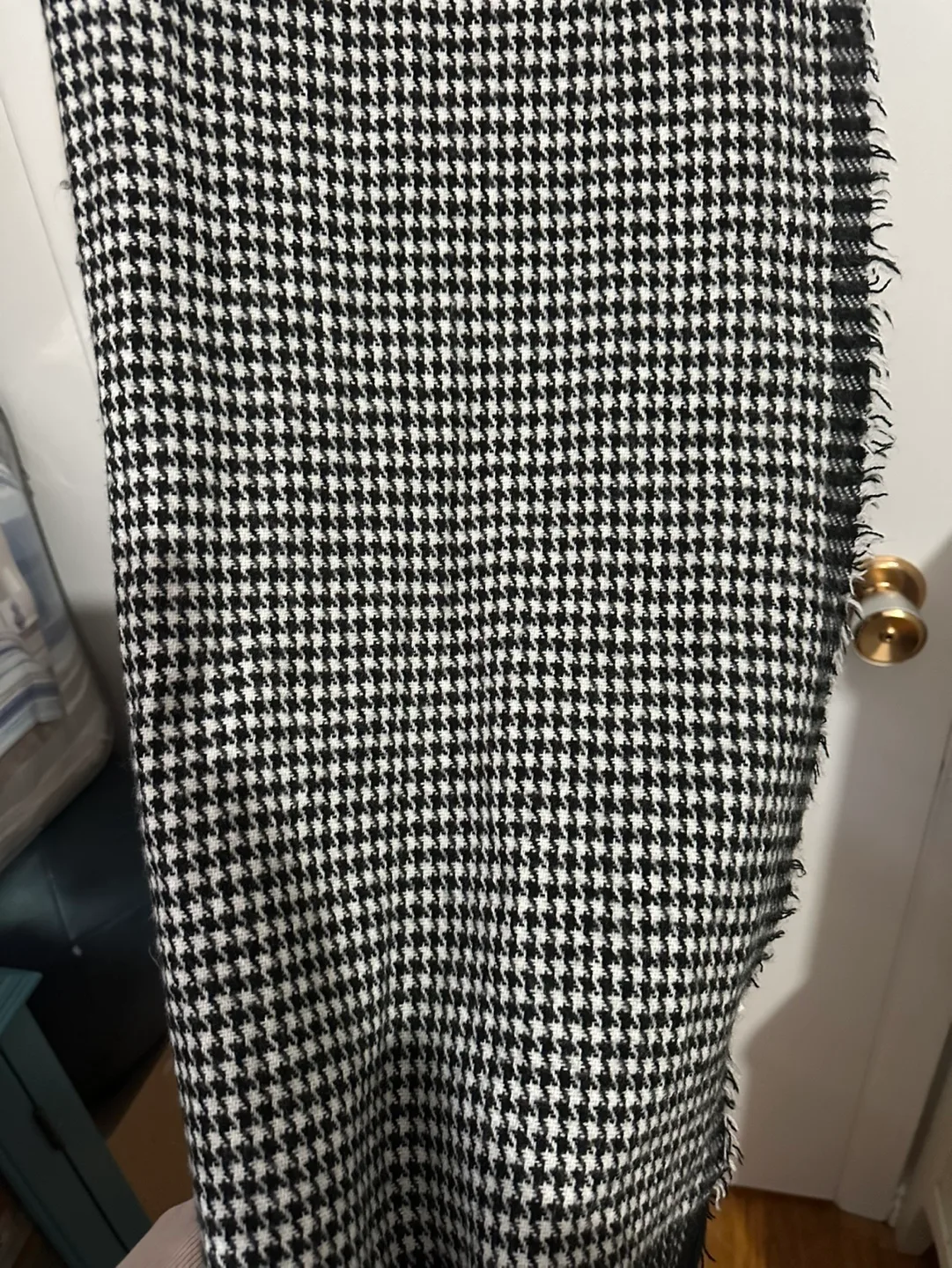 Black and White Houndstooth Scarf image indicator(3)