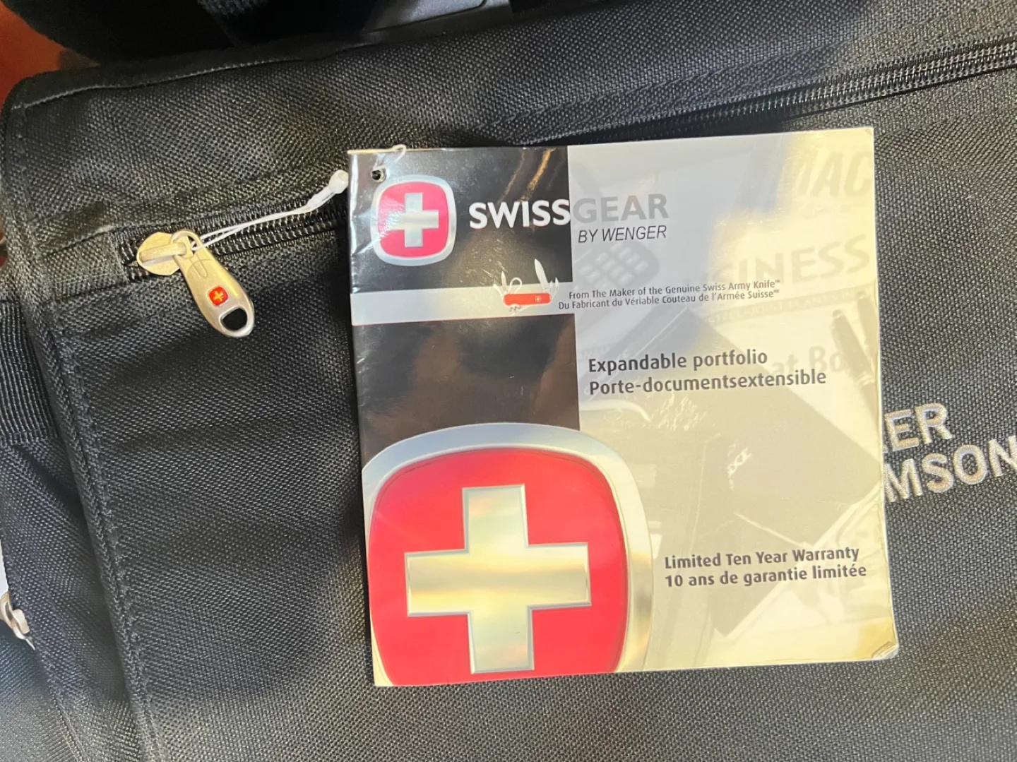 SwissGear by Wenger Expandable Portfolio Black Messenger Bag image indicator(3)