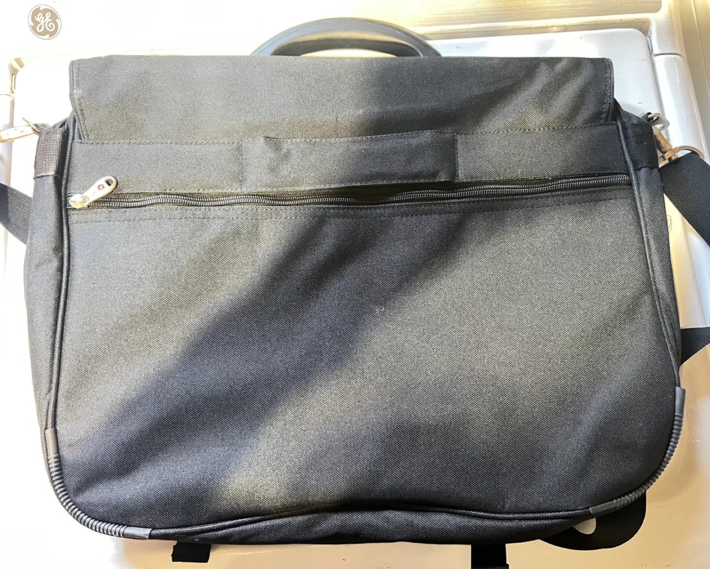 SwissGear by Wenger Expandable Portfolio Black Messenger Bag image indicator(2)