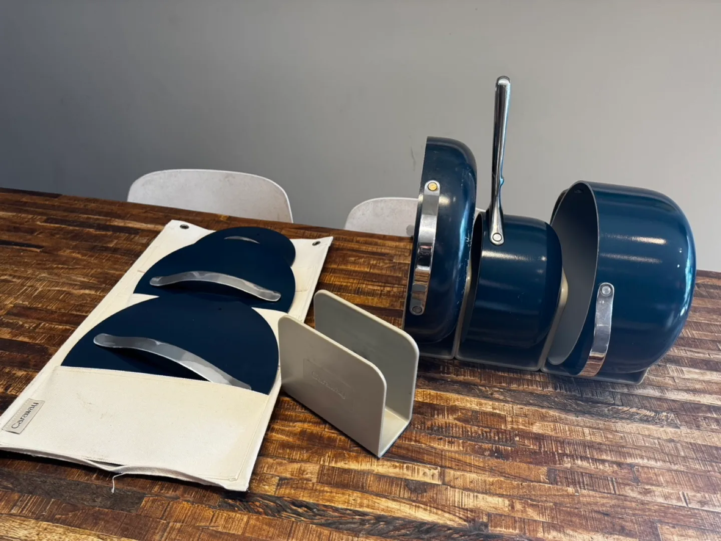 Caraway Cookware Set - 3-Piece Set with Lid Holder image indicator(2)