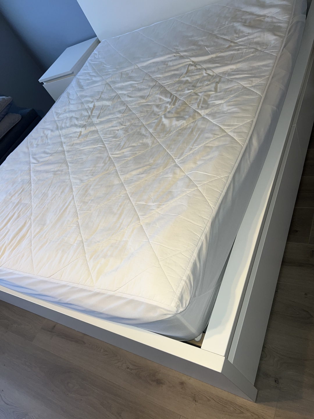 Queen Size White Bed Frame with mattress  storage drawer - photo 4