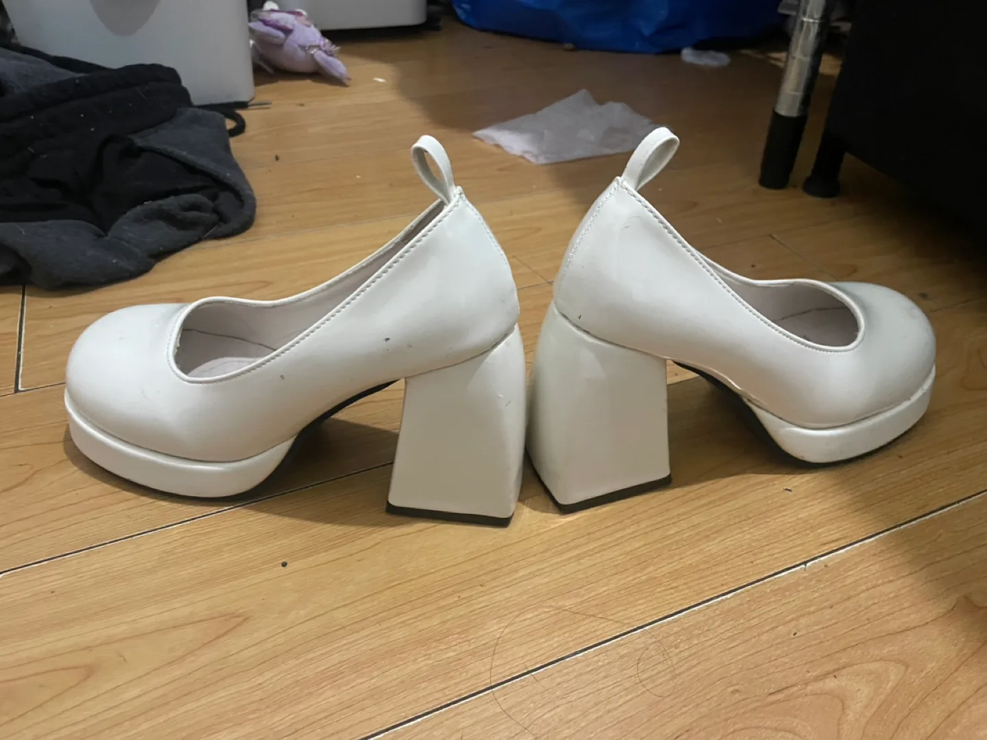 White Platform Heels image indicator(3)
