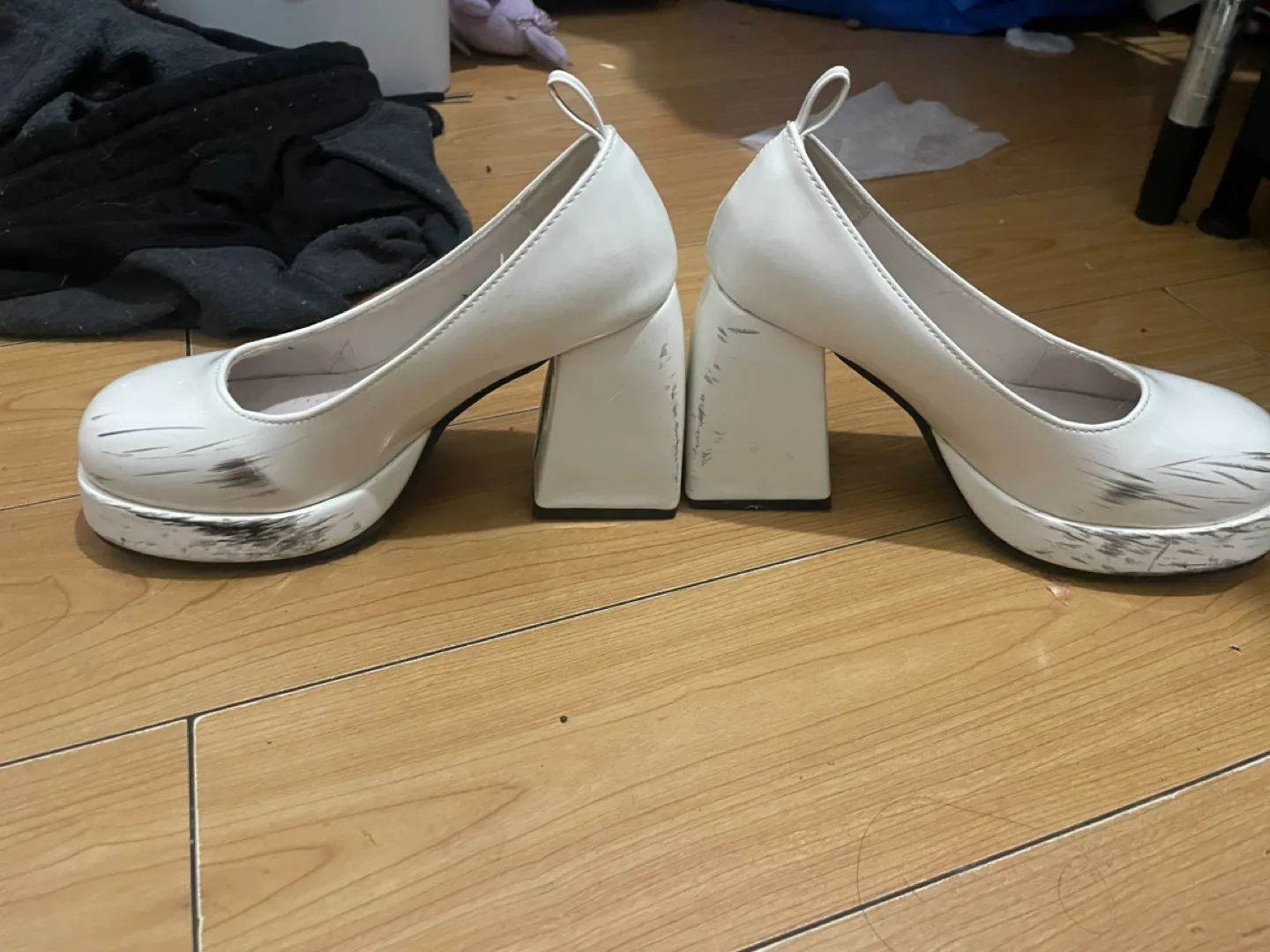 White Platform Heels image indicator(4)