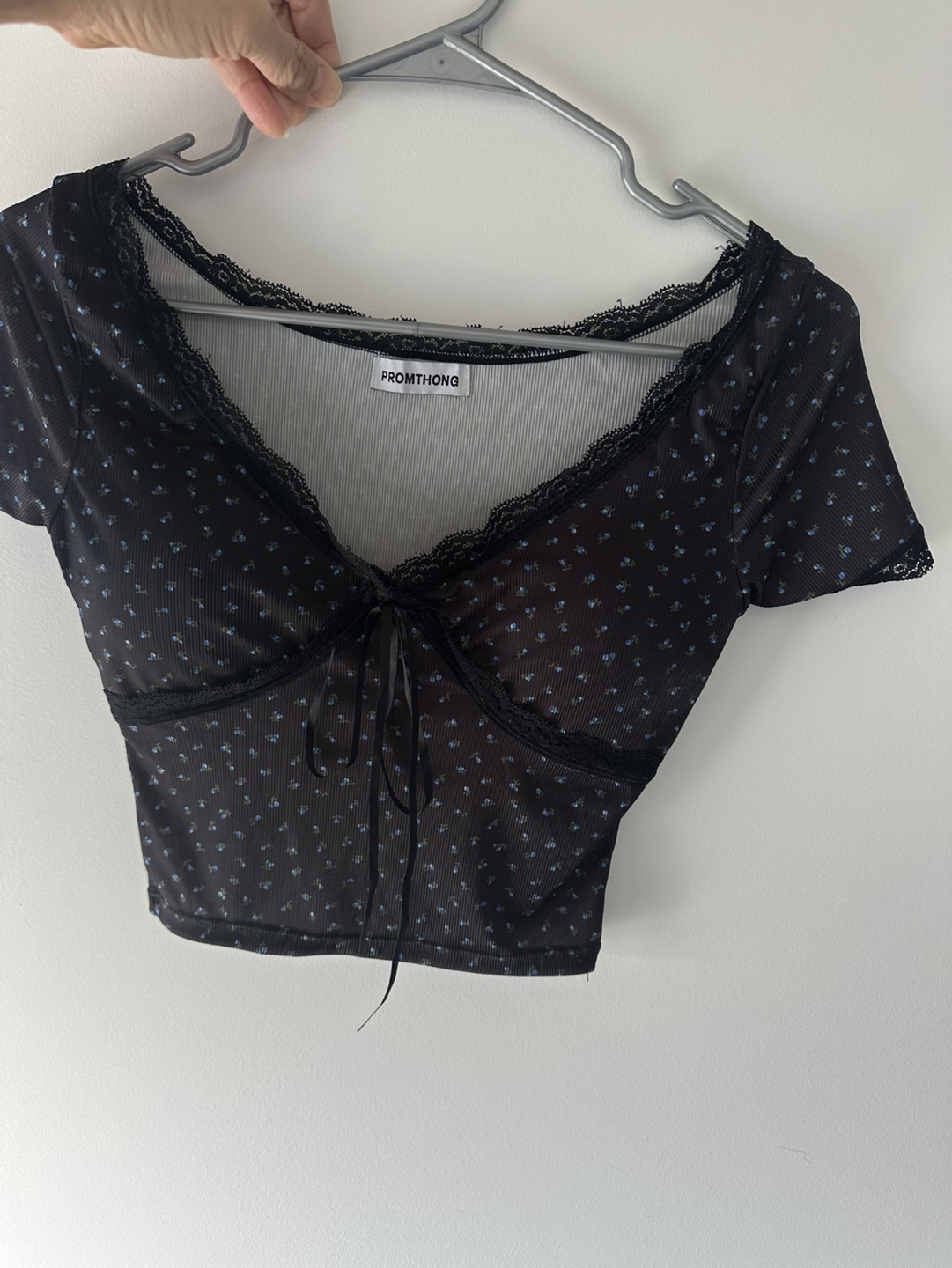 Promthong Black Floral Lace Crop Top