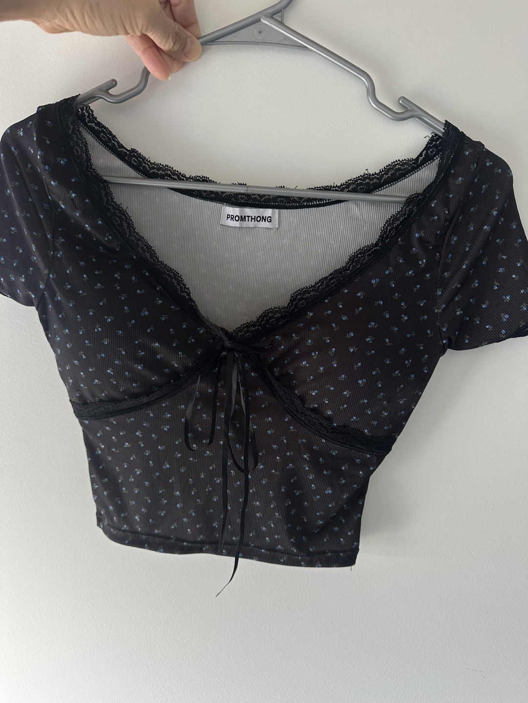Promthong Black Floral Lace Crop Top - photo 2