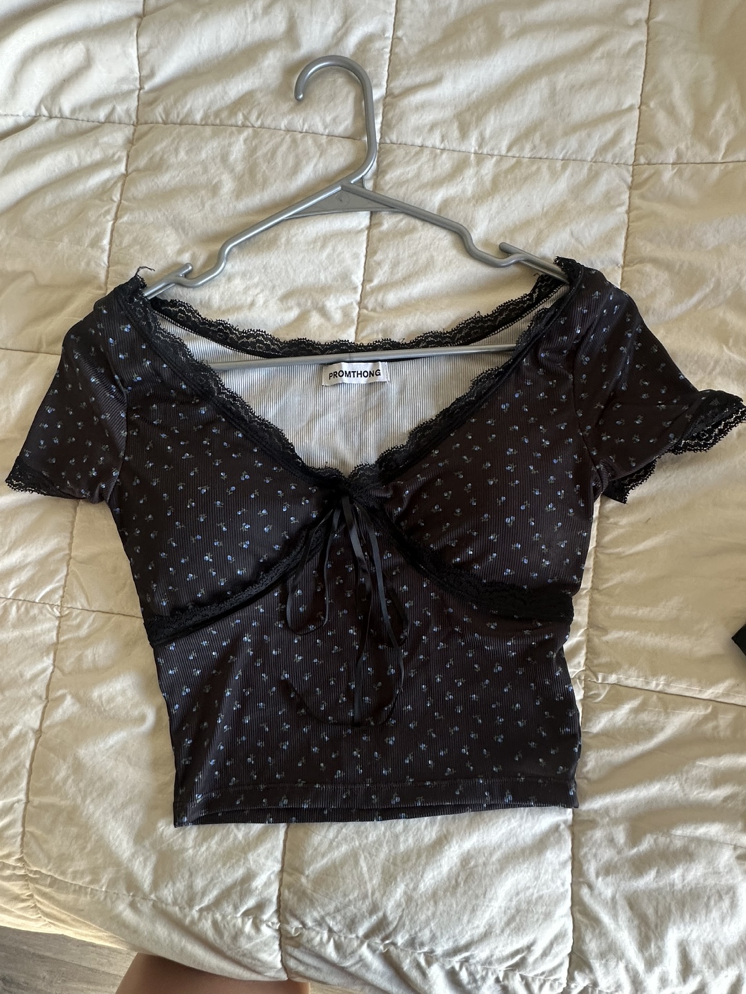 Promthong Black Floral Lace Crop Top - photo 3