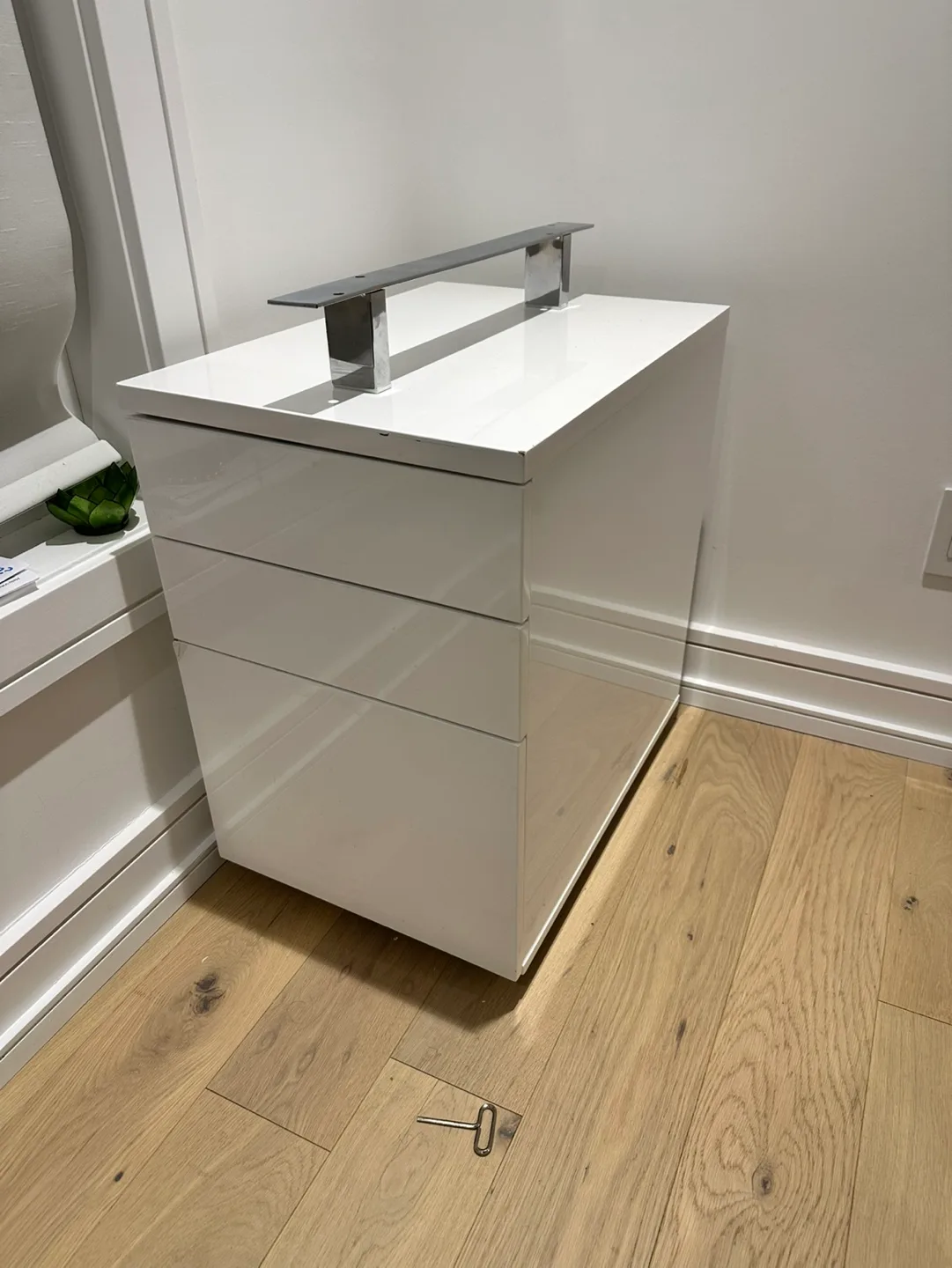 Structube Manchester Desks For Sale image indicator(7)