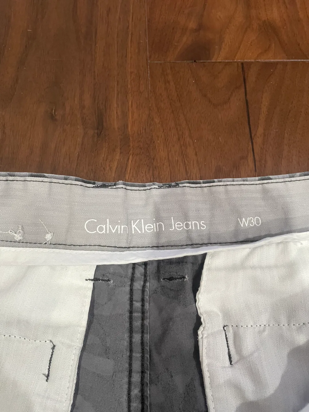 Calvin Klein Men's Camo Cargo Shorts - W30 image indicator(4)