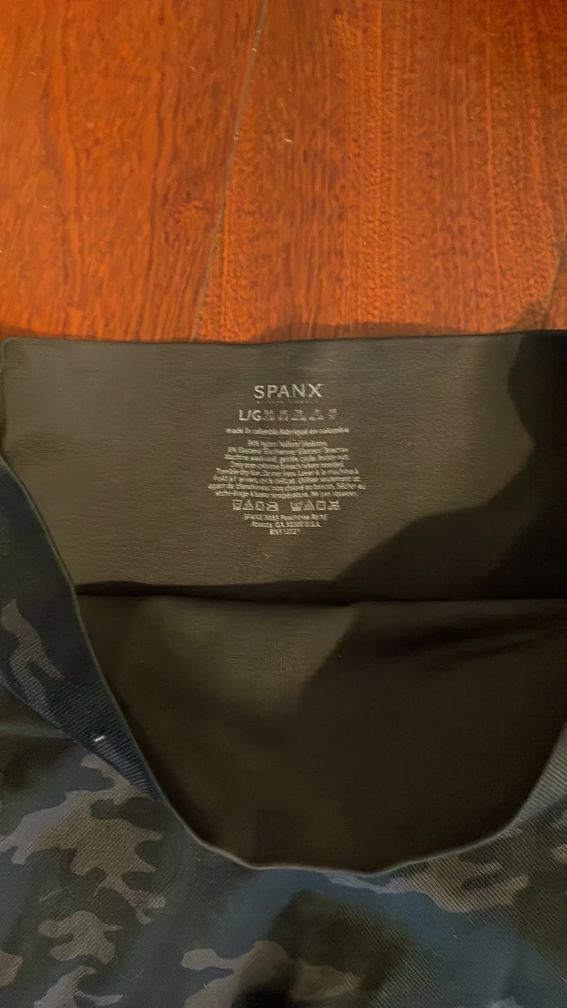 Spanx Camo Leggings - Size Large image indicator(3)