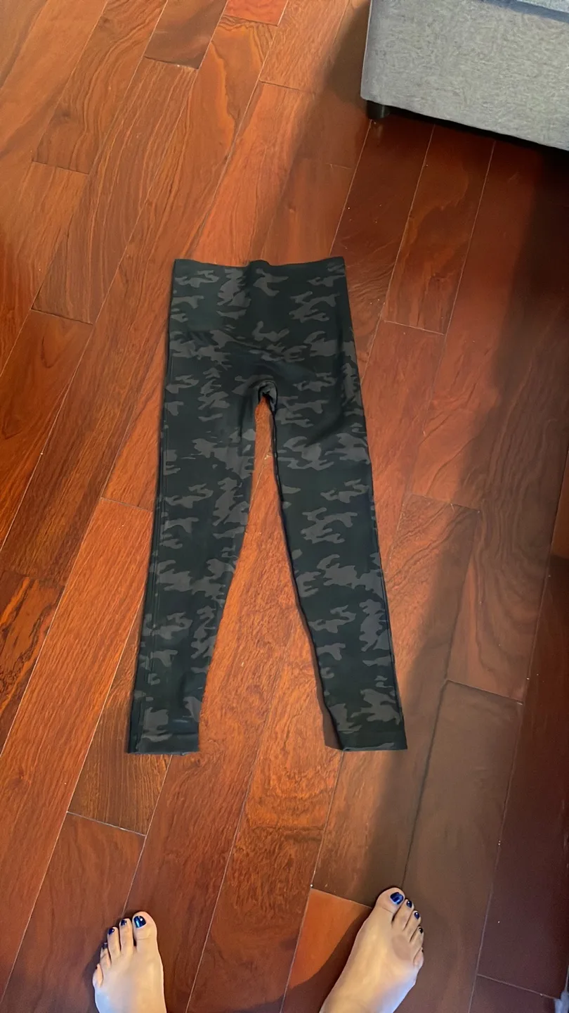 Spanx Camo Leggings - Size Large image indicator(2)