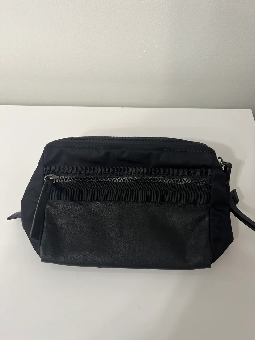 Lululemon Black Travel Case image indicator(3)