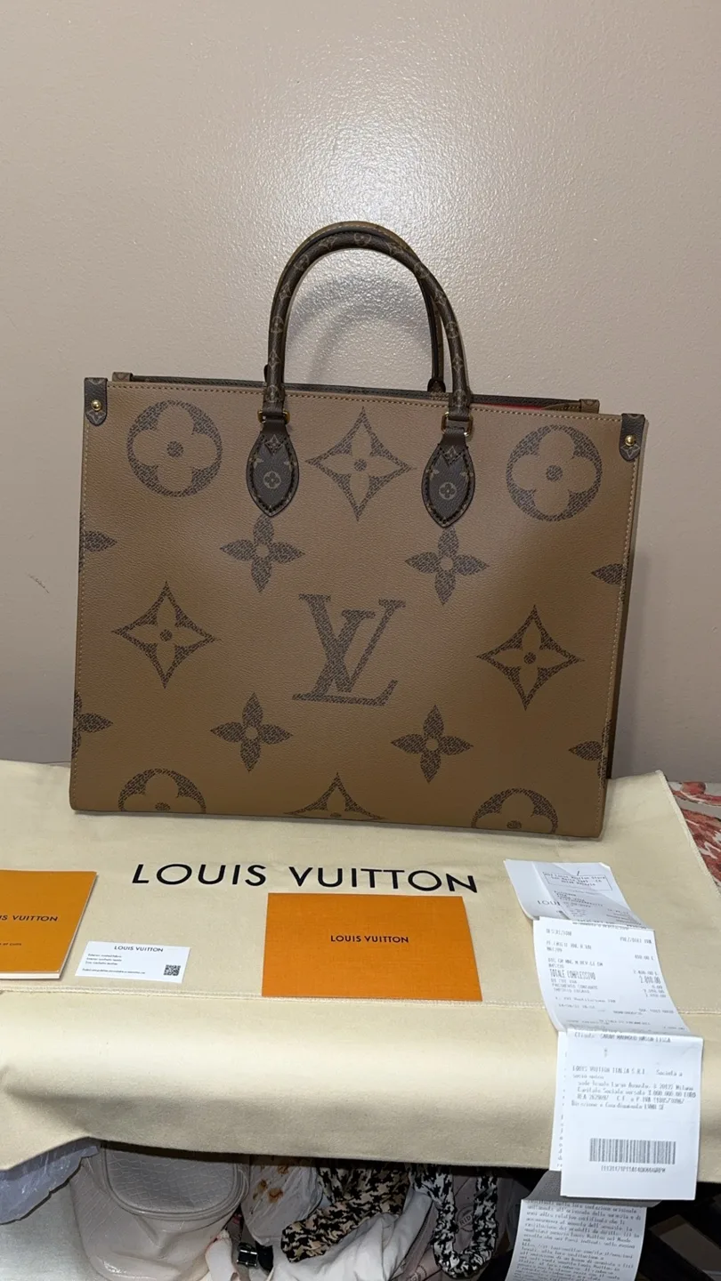 Louis Vuitton On The Go GM Tote image indicator(6)