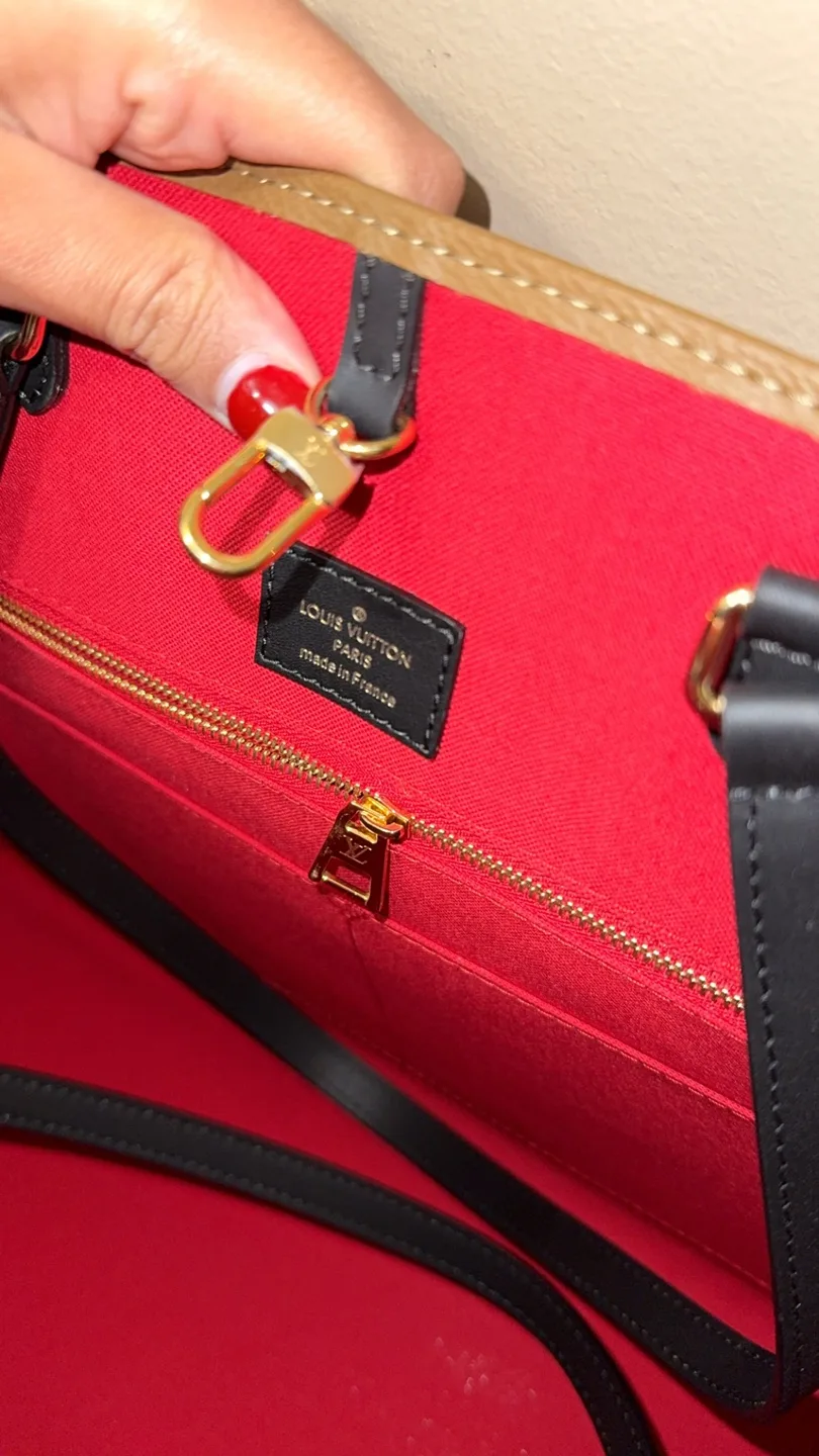 Louis Vuitton On The Go GM Tote image indicator(5)