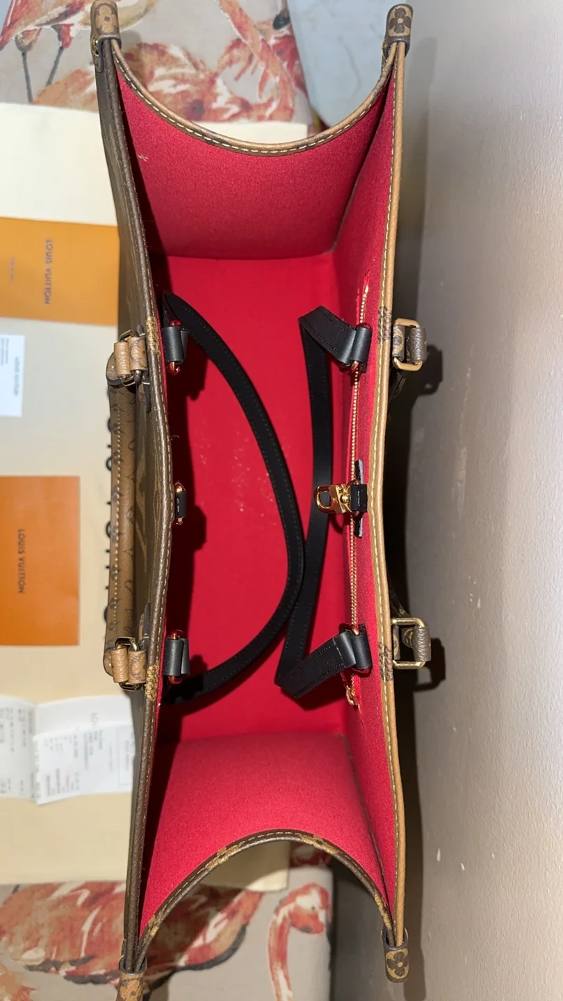 Louis Vuitton On The Go GM Tote image indicator(4)