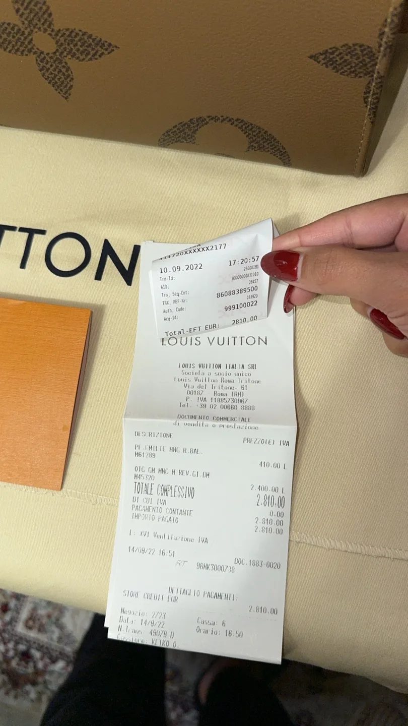 Louis Vuitton On The Go GM Tote image indicator(7)