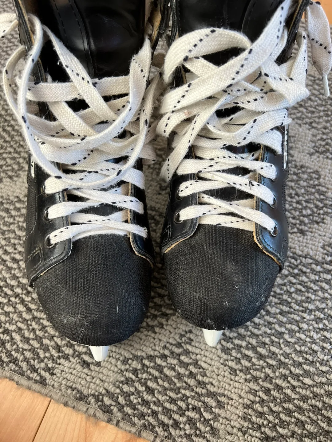 Vintage Men’s Bauer Professional 92 Hockey Skates, size 9.5D image indicator(3)