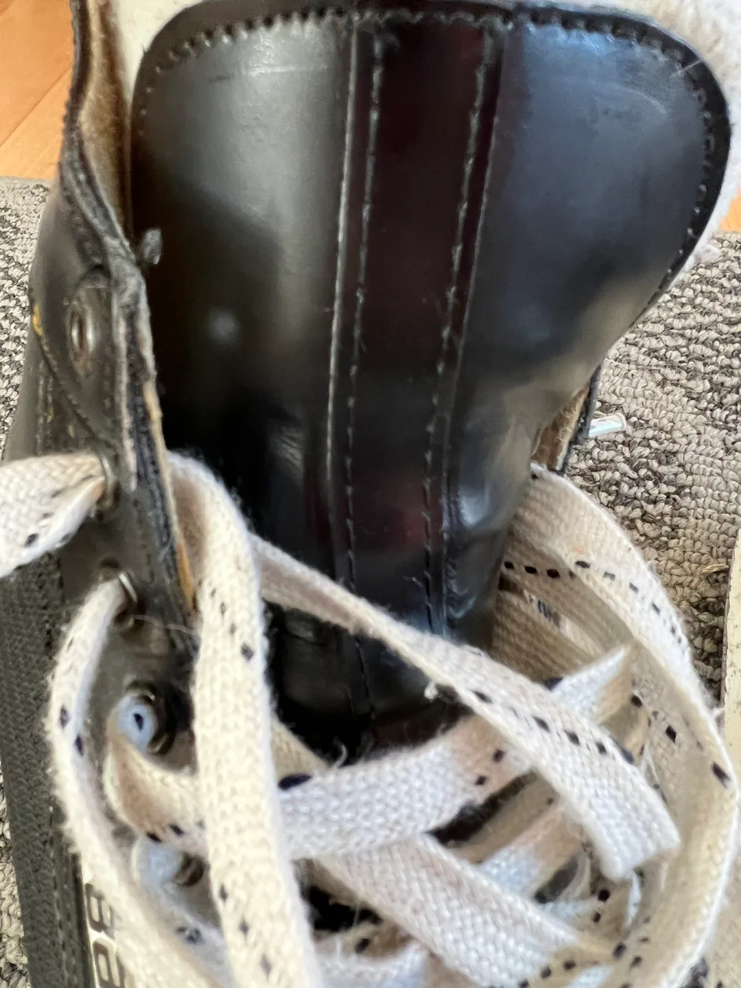 Vintage Men’s Bauer Professional 92 Hockey Skates, size 9.5D image indicator(4)