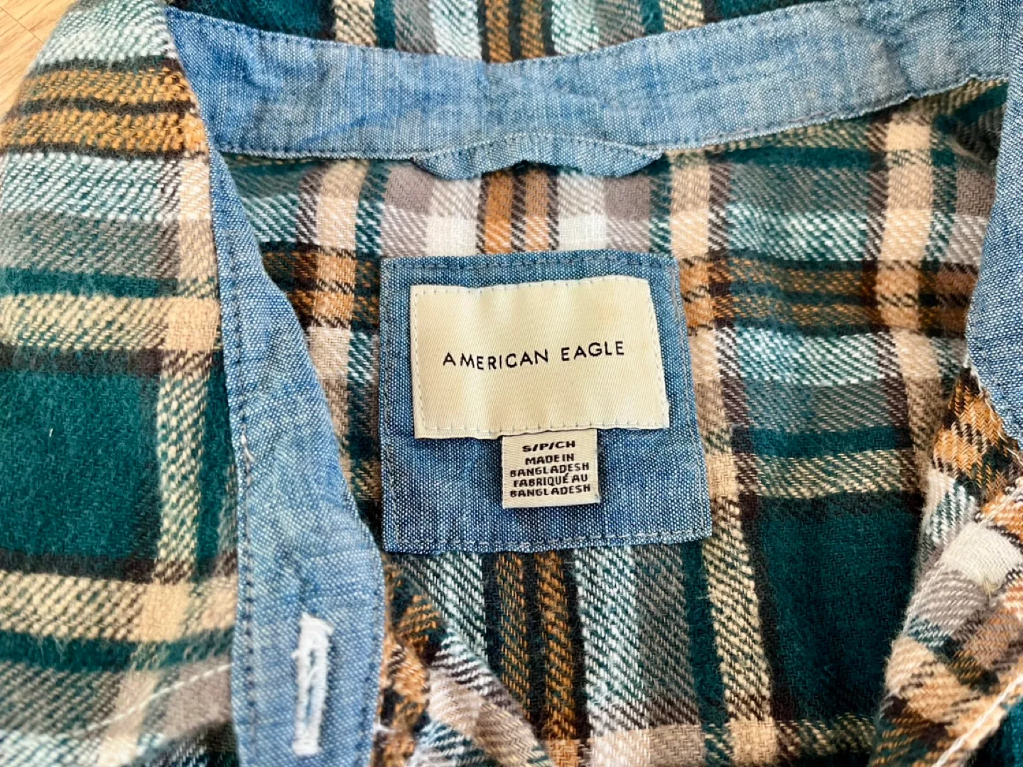 American Eagle Plaid Cropped Flannel Shirt image indicator(2)