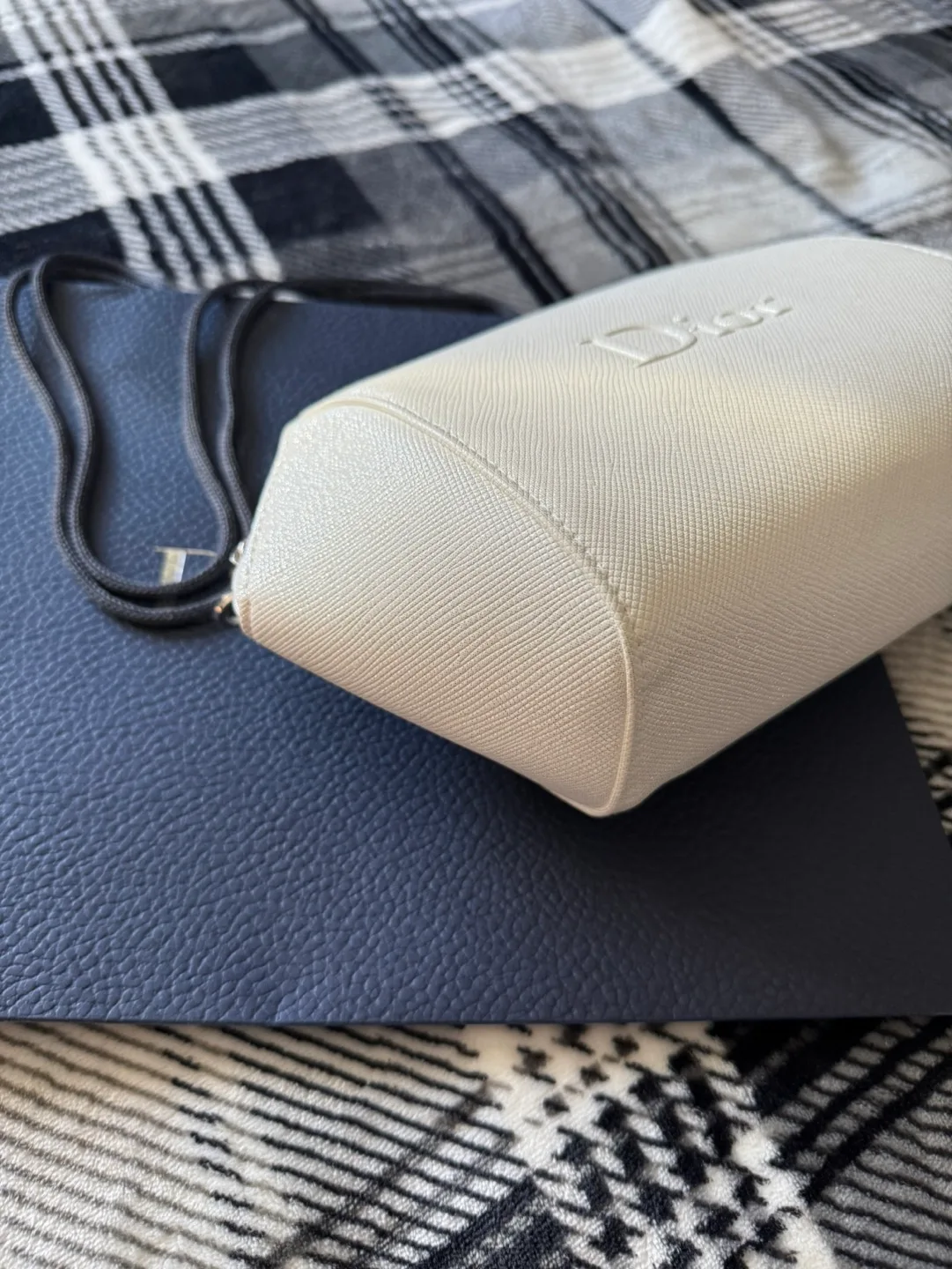 Dior Off-White Cosmetic Pouch with Dior Bag image indicator(5)