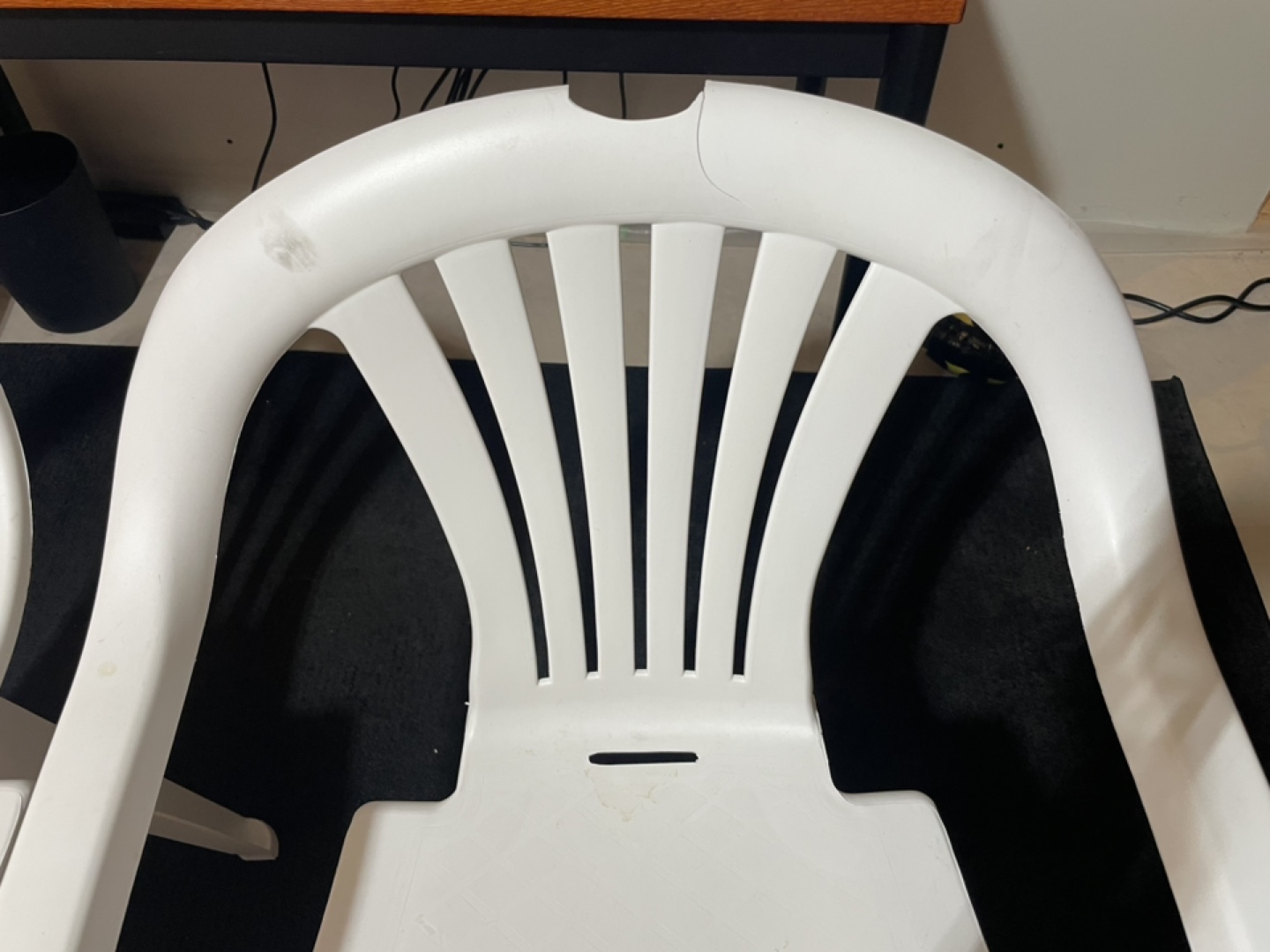 Free plastic chairs - photo 2