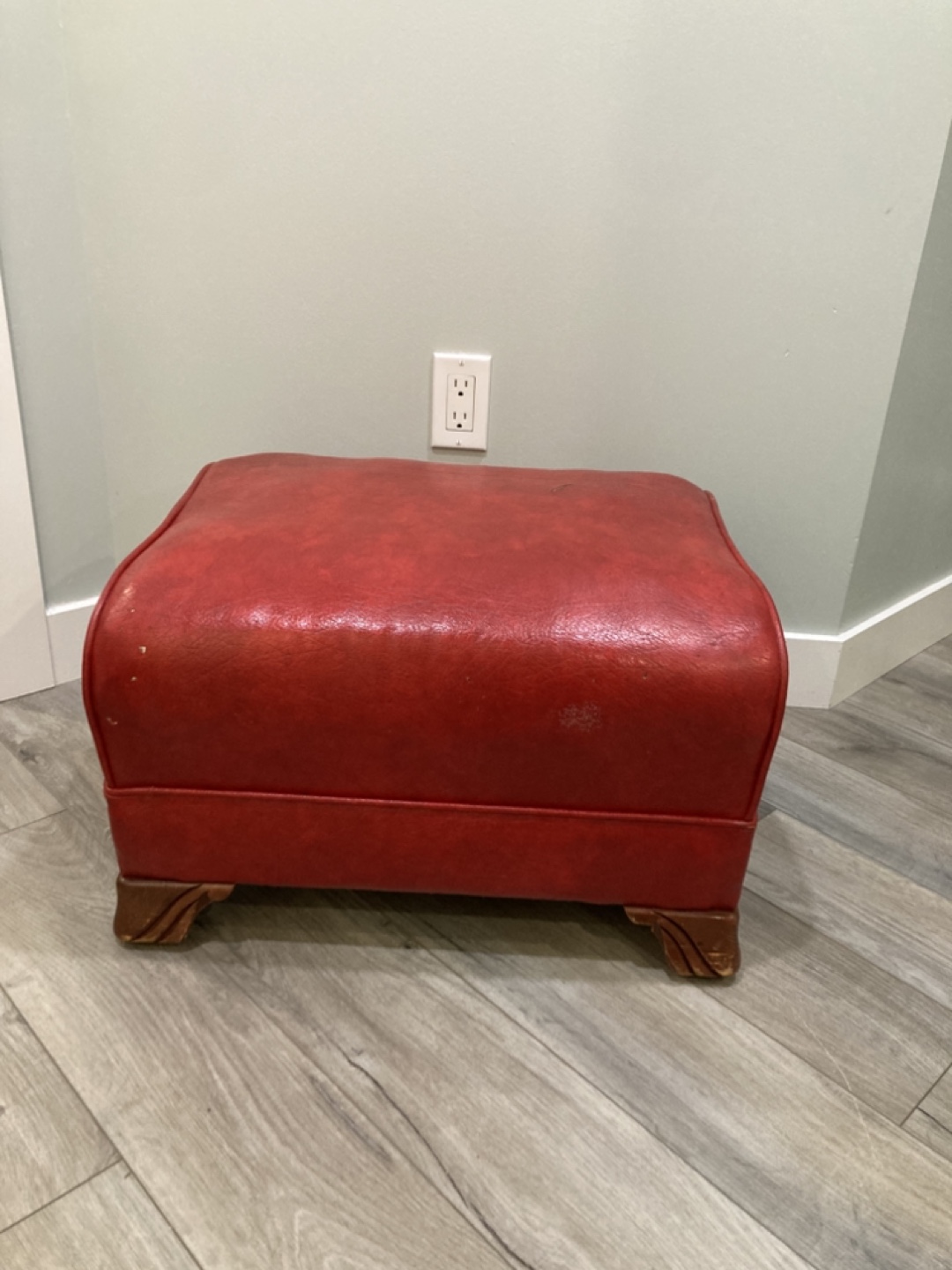 Red Leatherette Ottoman - photo 5