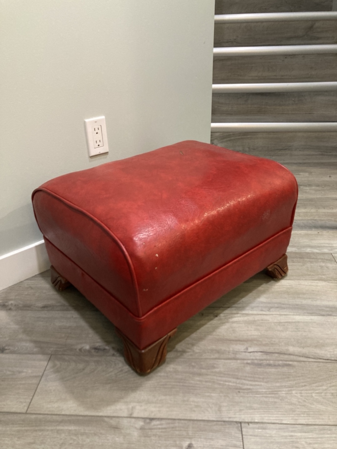 Red Leatherette Ottoman - photo 4