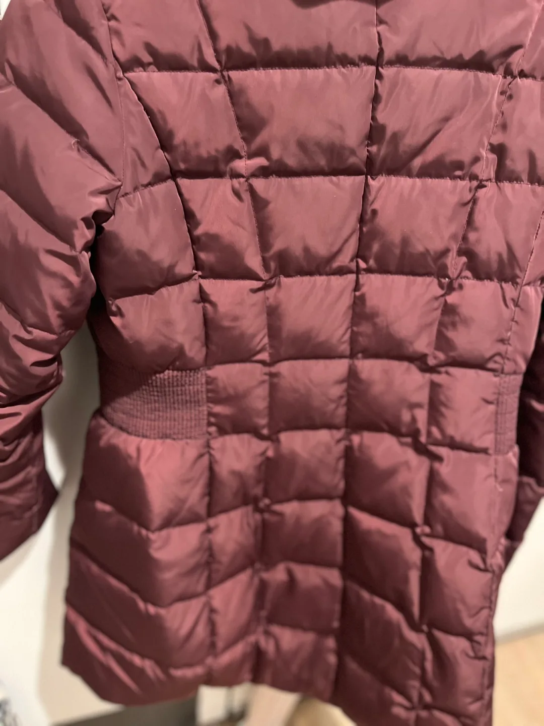 Women's Burgundy Hooded Puffer Jacket image indicator(3)