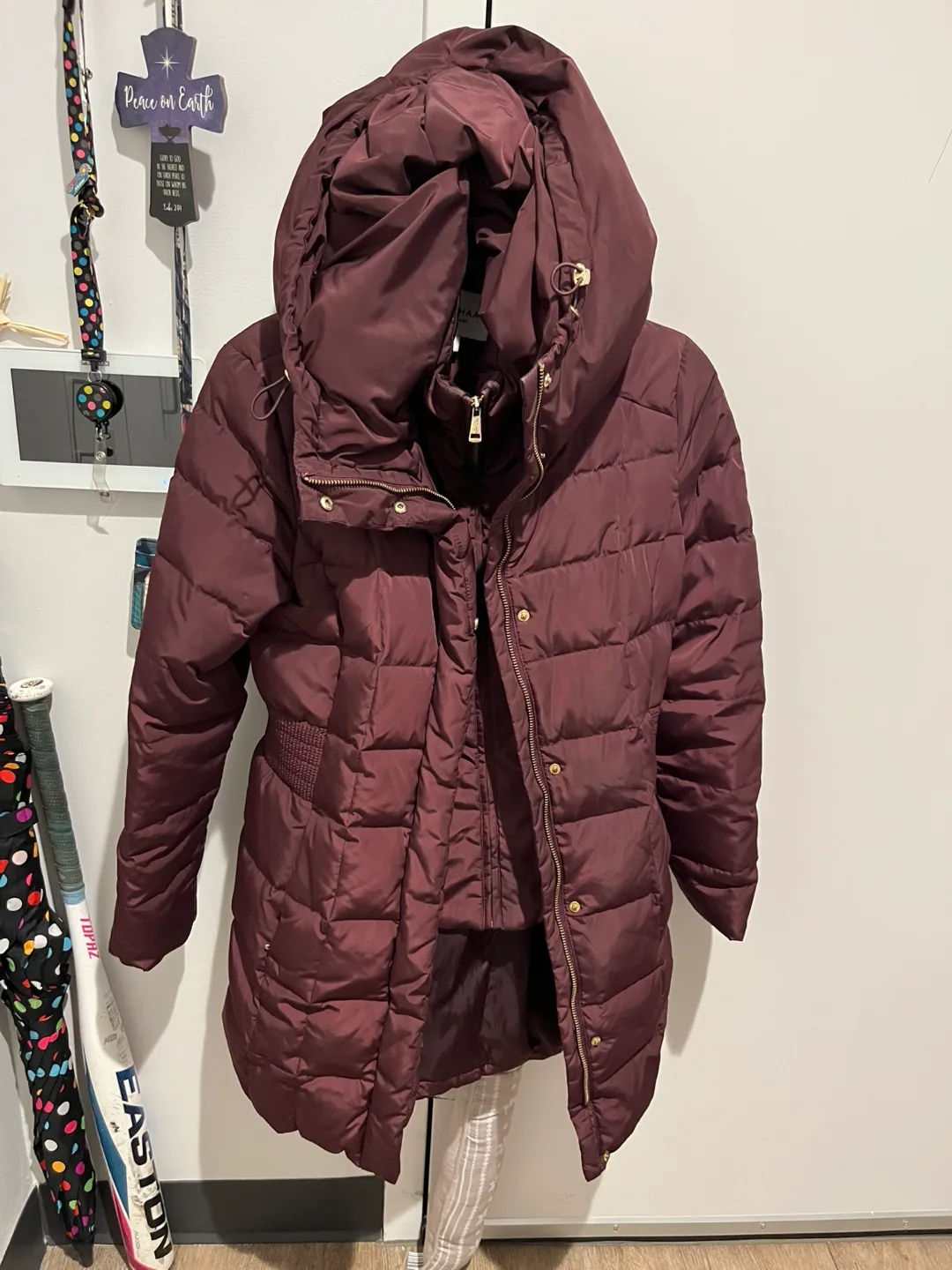 Women's Burgundy Hooded Puffer Jacket image indicator(5)