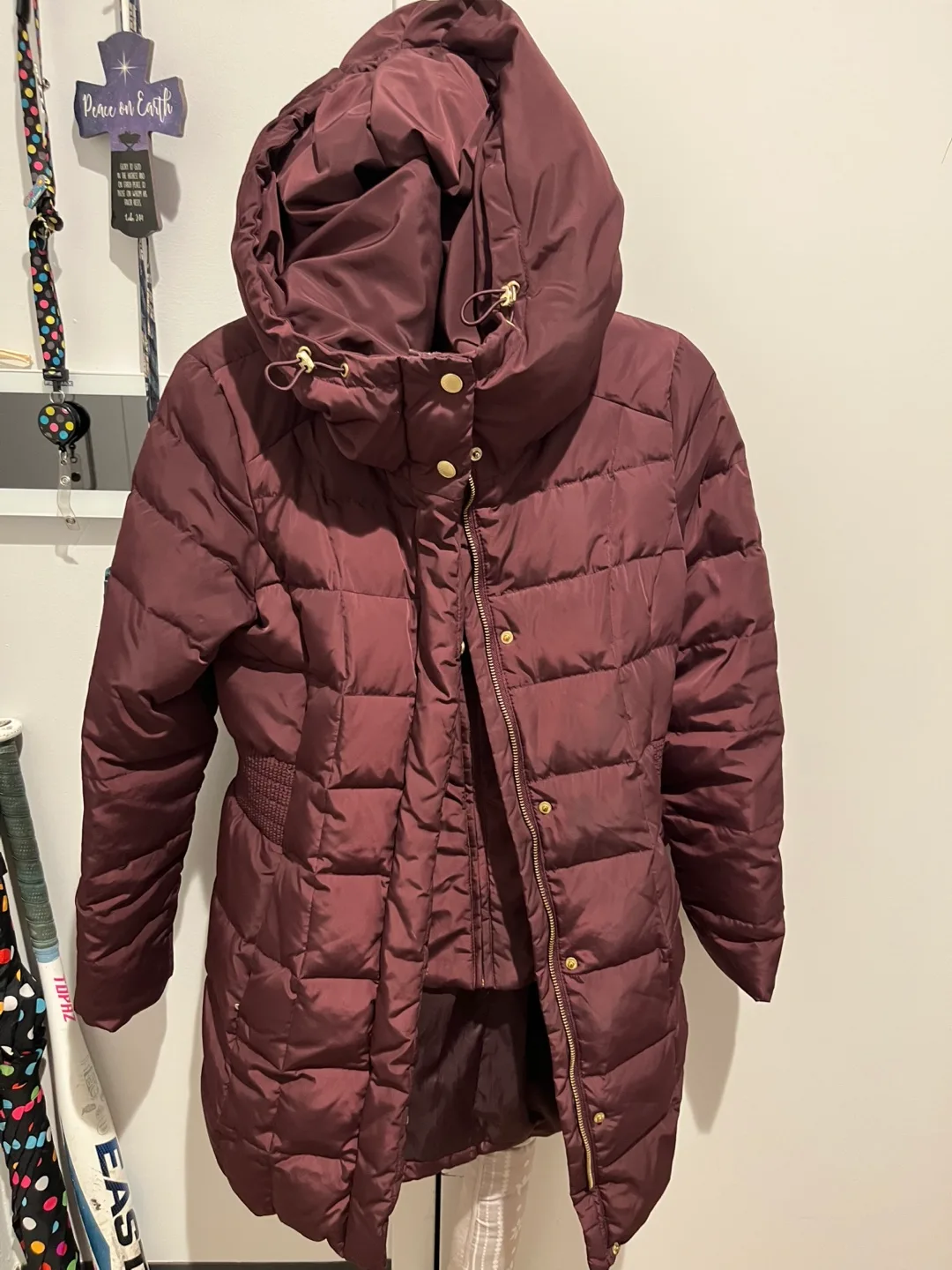 Women's Burgundy Hooded Puffer Jacket image indicator(6)