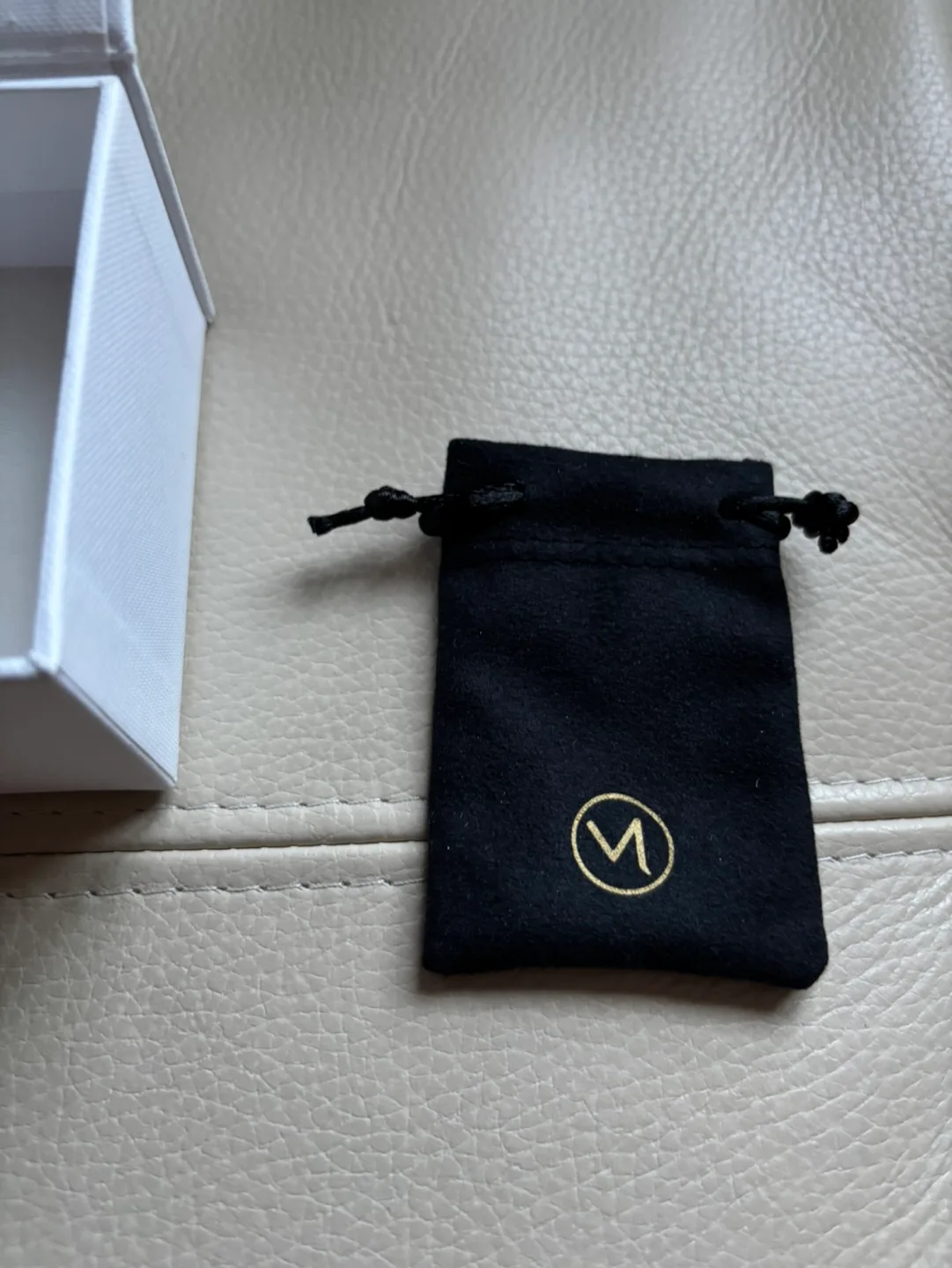 MEJURI Empty Jewelry Box with Polishing Cloth & Pouch image indicator(2)